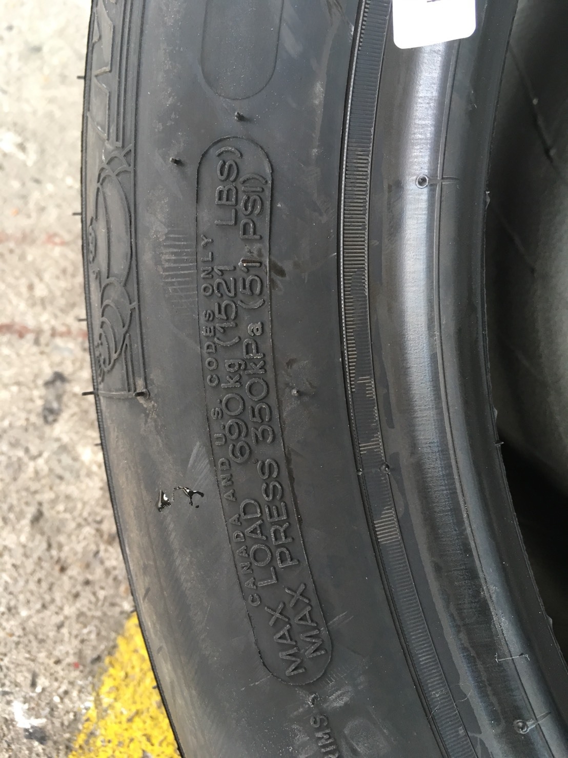 MICHELIN PRIMACY LC 215-60-16 เส้น 3750 ปี 18 ปกติ 4900