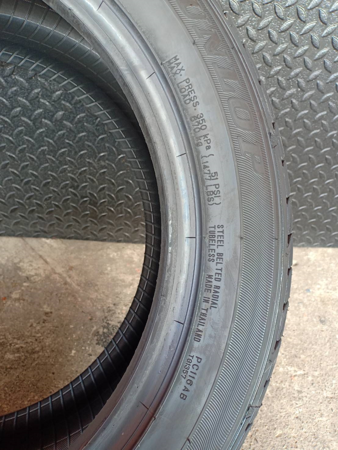 ยางใหม่ DUNLOP LM704 225/50-17 ปี19 ราคาพิเศษ