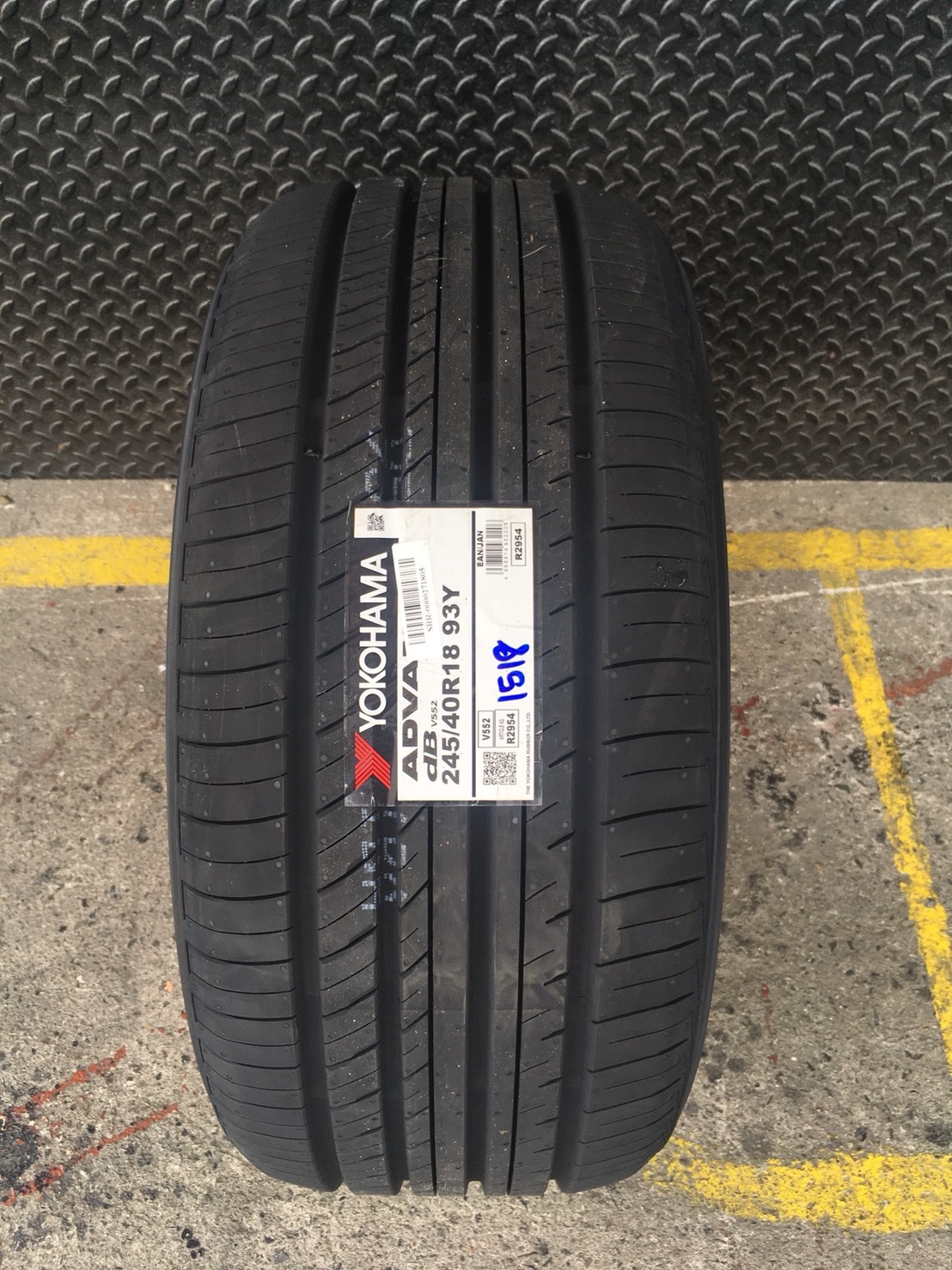 YOKOHAMA ADVAN DB V552 245-40-18 ราคาพิเศษ ปี18