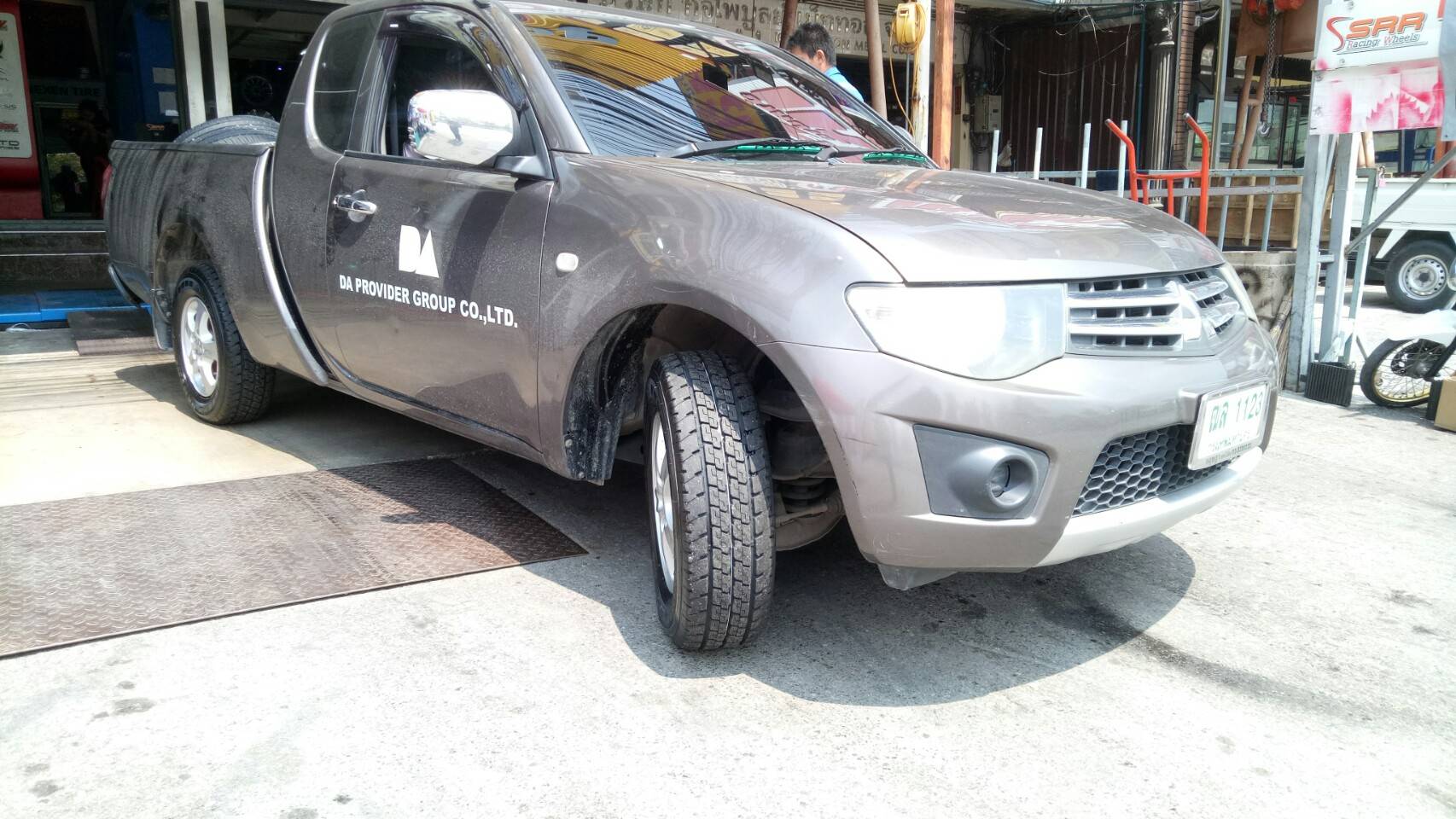 DUNLOP V1 215-70-15 ซื้อ2แถม2 ใส่ TRITON ราคาถูก