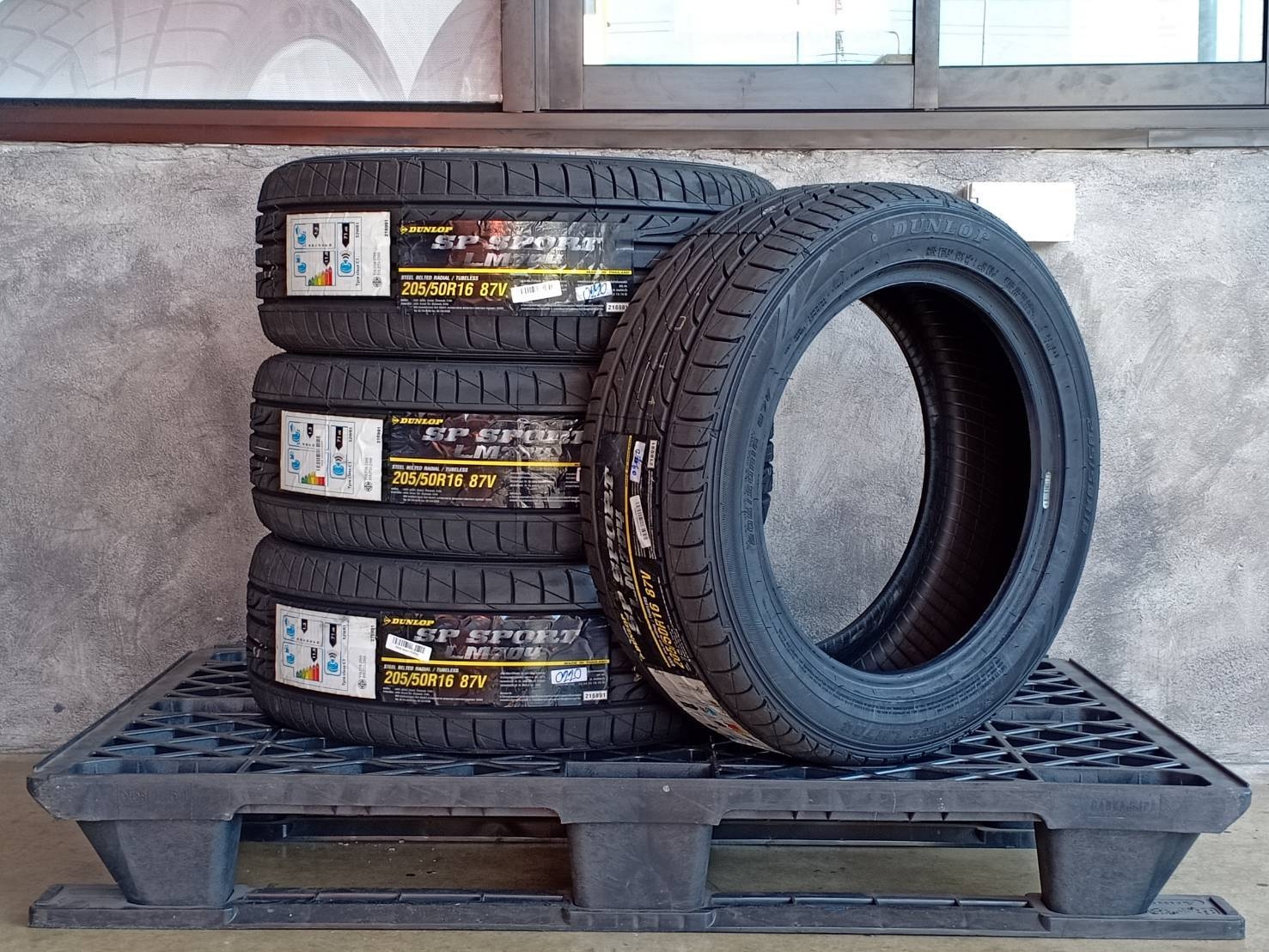 DUNLOP 205/50R16 SP SPORT LM704 87V MADE IN THAILAND