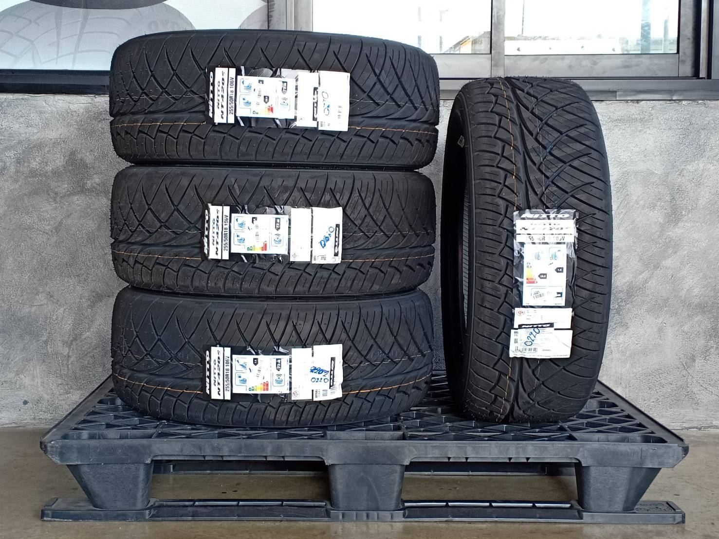 NITTO 255/50R18 NT 420S 106V MADE IN JAPAN