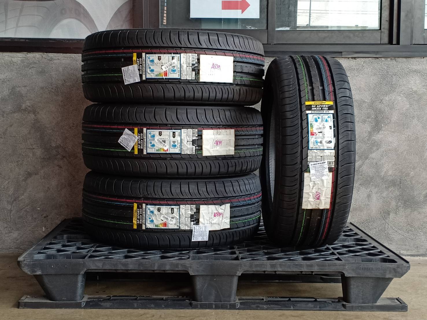 DUNLOP SP SPORT MAXX050 235/45R18 94Y JAPAN