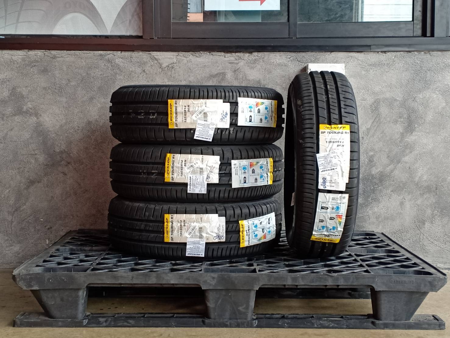 DUNLOP 185/65R14 SP TOURING R1 86H MADE IN INDONESIA