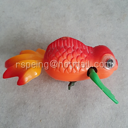 ของเล่นลอยน้ำวินเทจ ปลาทองตาโปนว่ายน้ำ