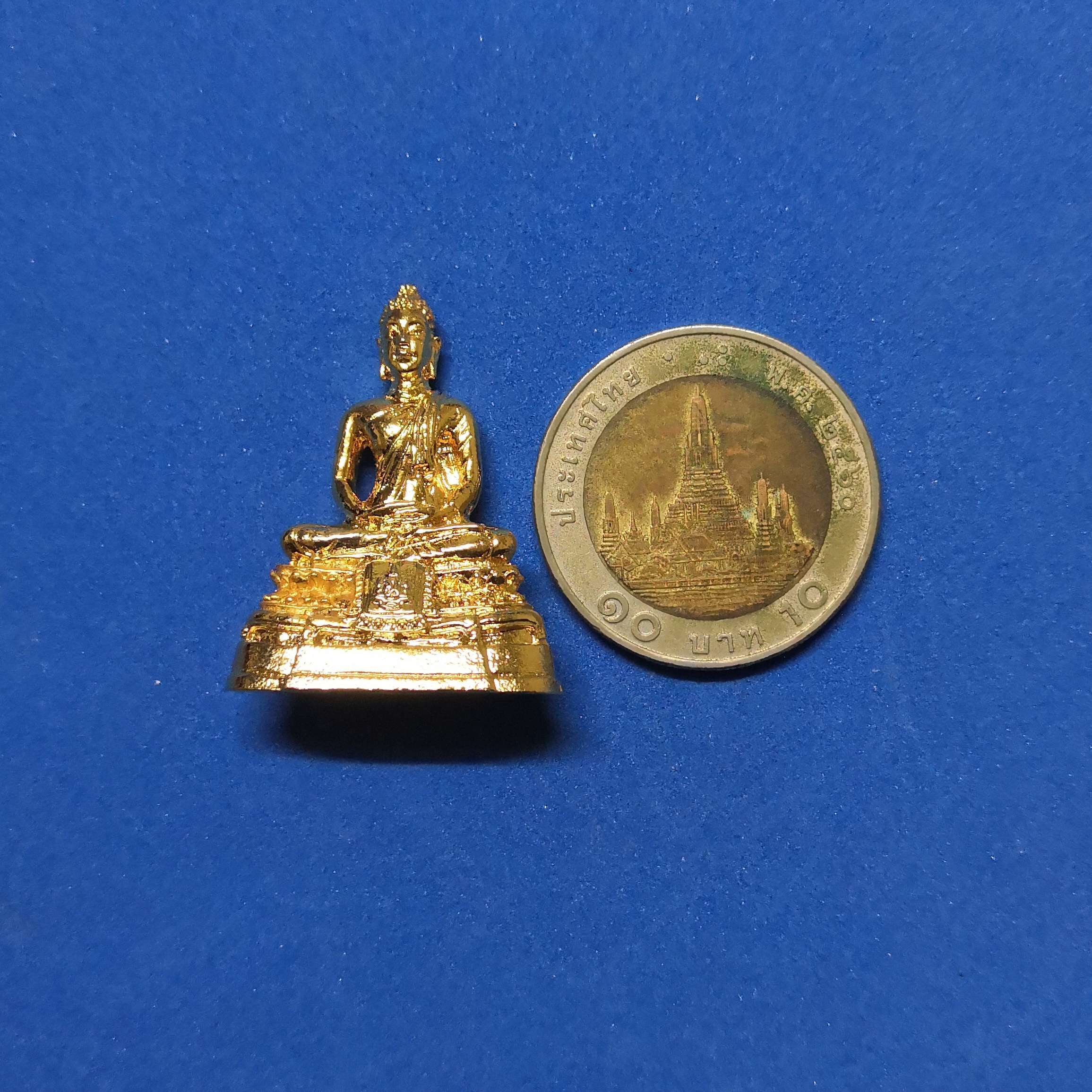 พระพุทธภูมิพลาภิบาลทศพลญานมุนี พศ 2554 เนื้อกะไหล่ทอง สูง 3.2 เซน พร้อมกล่องเดิม