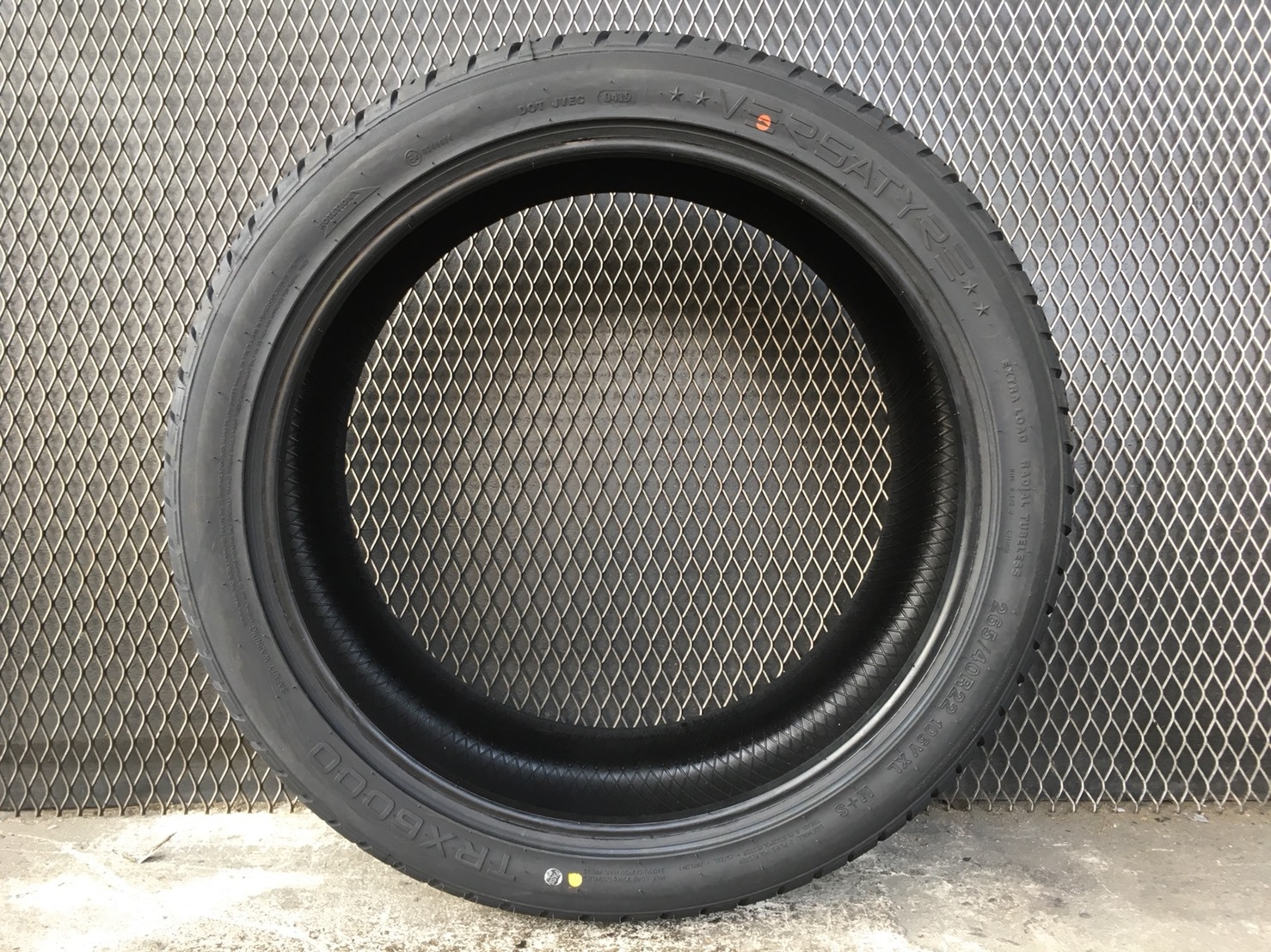 ยางใหม่ปี19 VERSATYRE 265/40-22 ราคาถูก