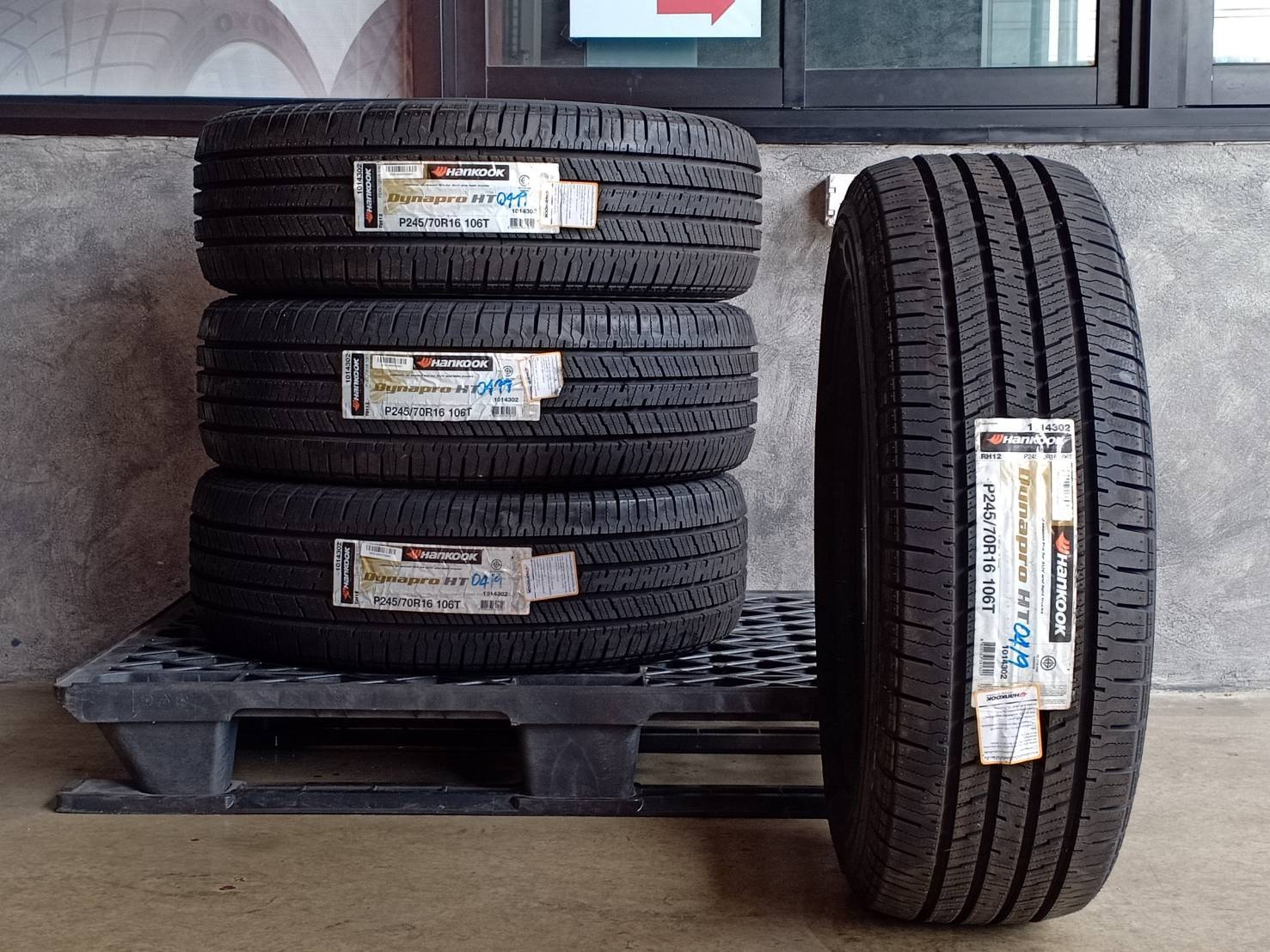 HANKOOK 245/70R16 DYNAPRO HT 106T (ตัวหนังสือขาว) MADE IN INDONESIA