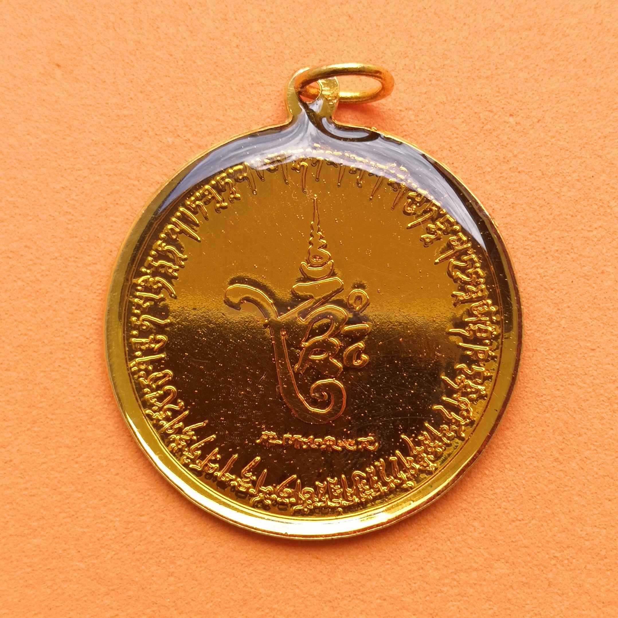 จี้เหรียญ พระโพธิสัตว์ บ้านบุญกฤติรักษ์ พศ 2540 กะไหล่ทองเคลือบ ขนาด 2.9 เซน พร้อมตลับเดิม
