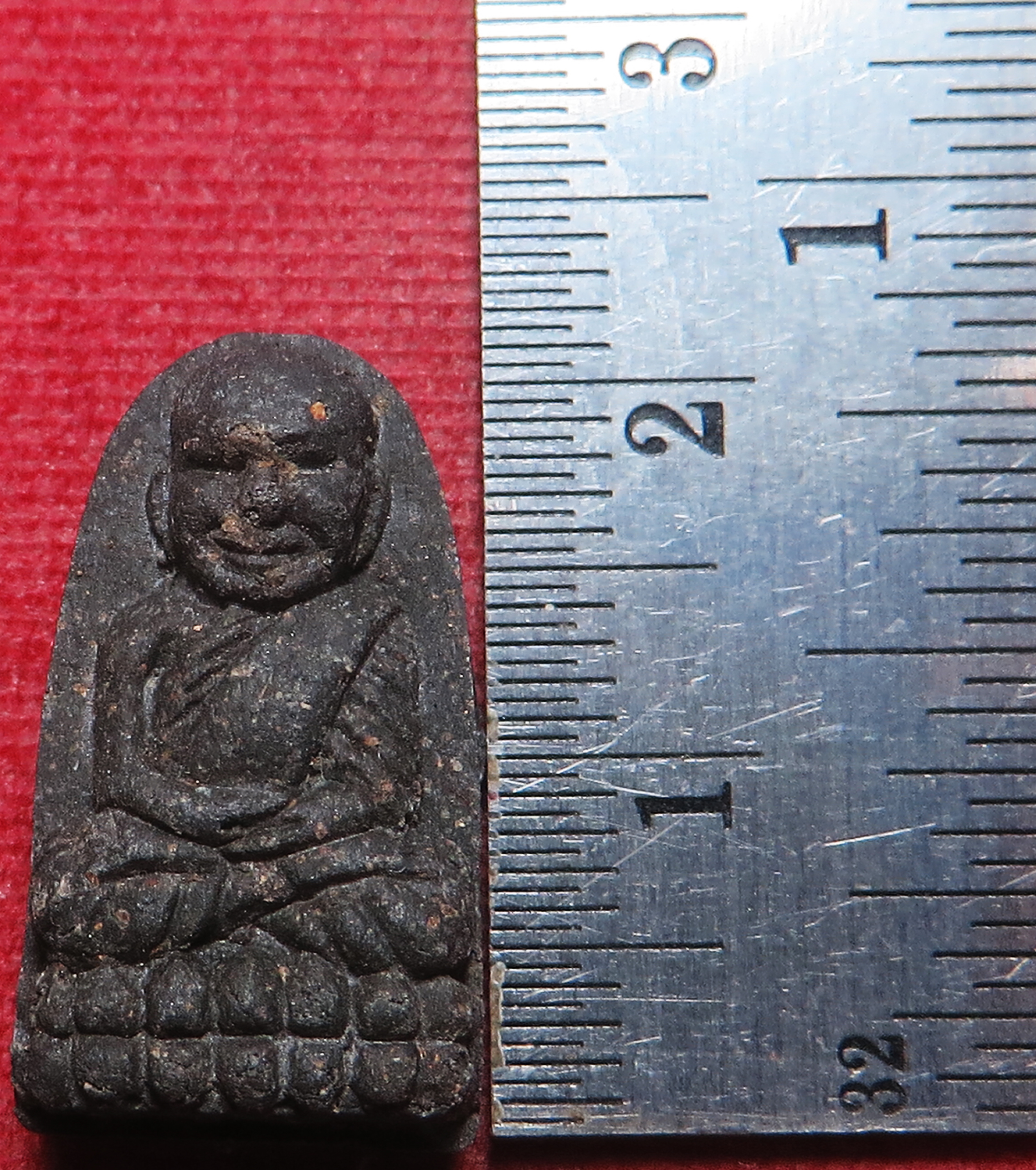 2208 หลวงปู่ทวด วัดห้วยมงคล จังหวัดประจวบคีรีขันธ์ เนื้อผงว่าน บูชาพร้อมกล่องเดิม จากทางวัด