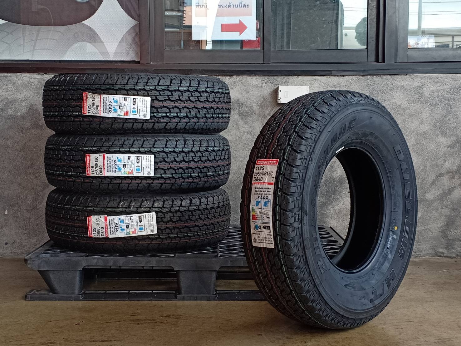 BRIDGESTONE 255/70R15 DUELER H/T 840 112/110S MADE IN THAILAND