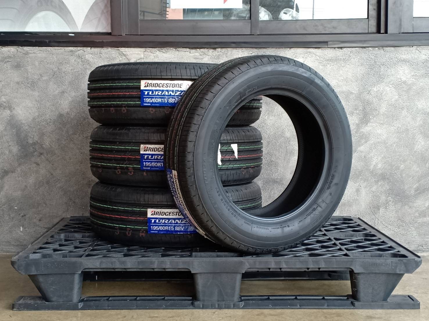 BRIDGESTONE 195/60R15 TURANZA T005Aต้องการส่วนลดราคาพิเศษ กรุณาสอบถาม