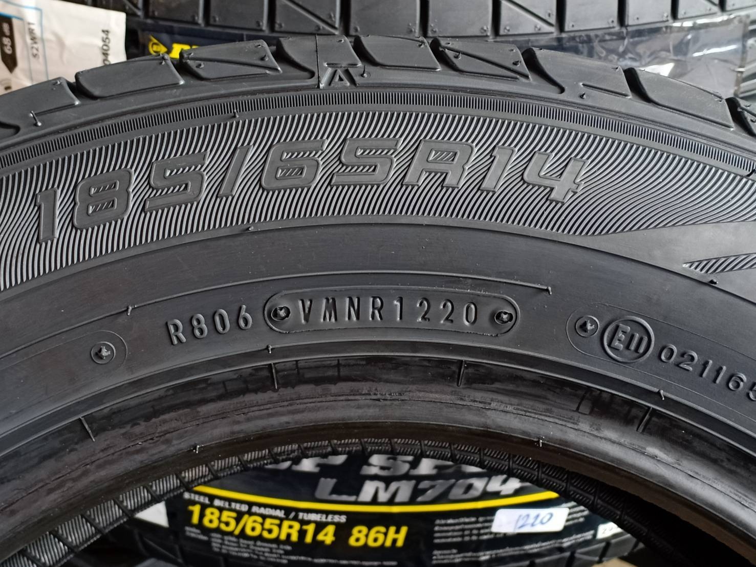 DUNLOP 185/65R14 SP SPORT LM704 ต้องการส่วนลดราคาพิเศษ กรุณาสอบถาม
