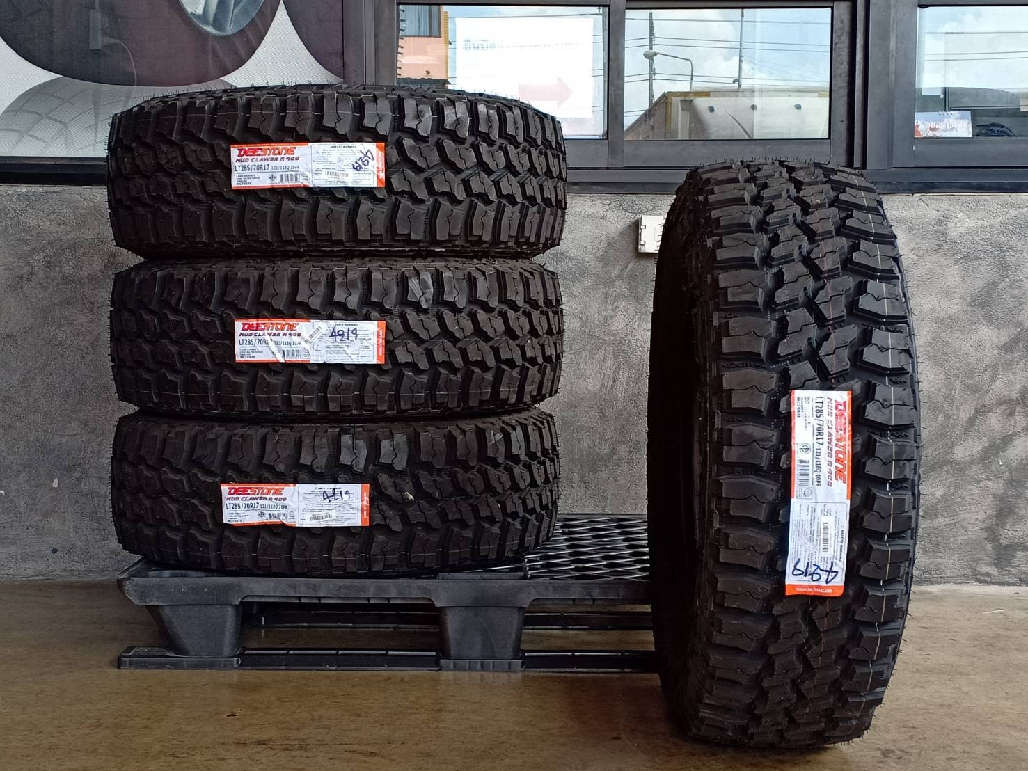DEESTONE 285/70R17 MUD CLAWER R408 121/118Q 10PR MADE IN THAILAND