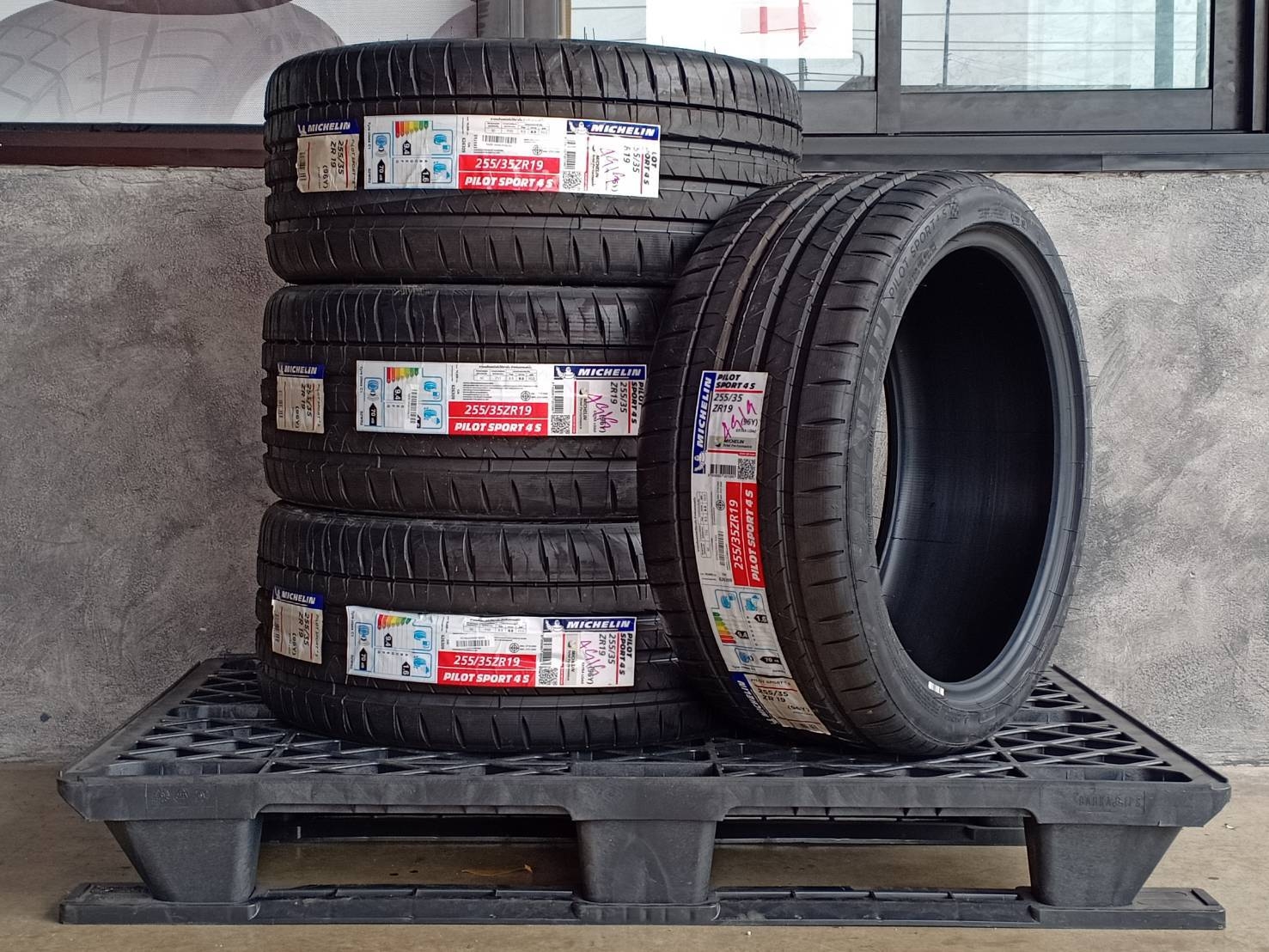 MICHELIN 255/35ZR19 PILOT SPORT 4S 96Y MADE IN FRANCE