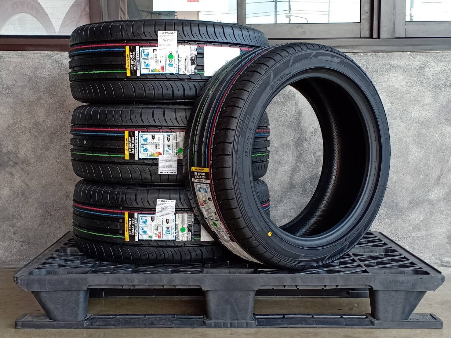 DUNLOP 235/45R18 SP SPORT MAXX 050ต้องการส่วนลดราคาพิเศษ กรุณาสอบถาม
