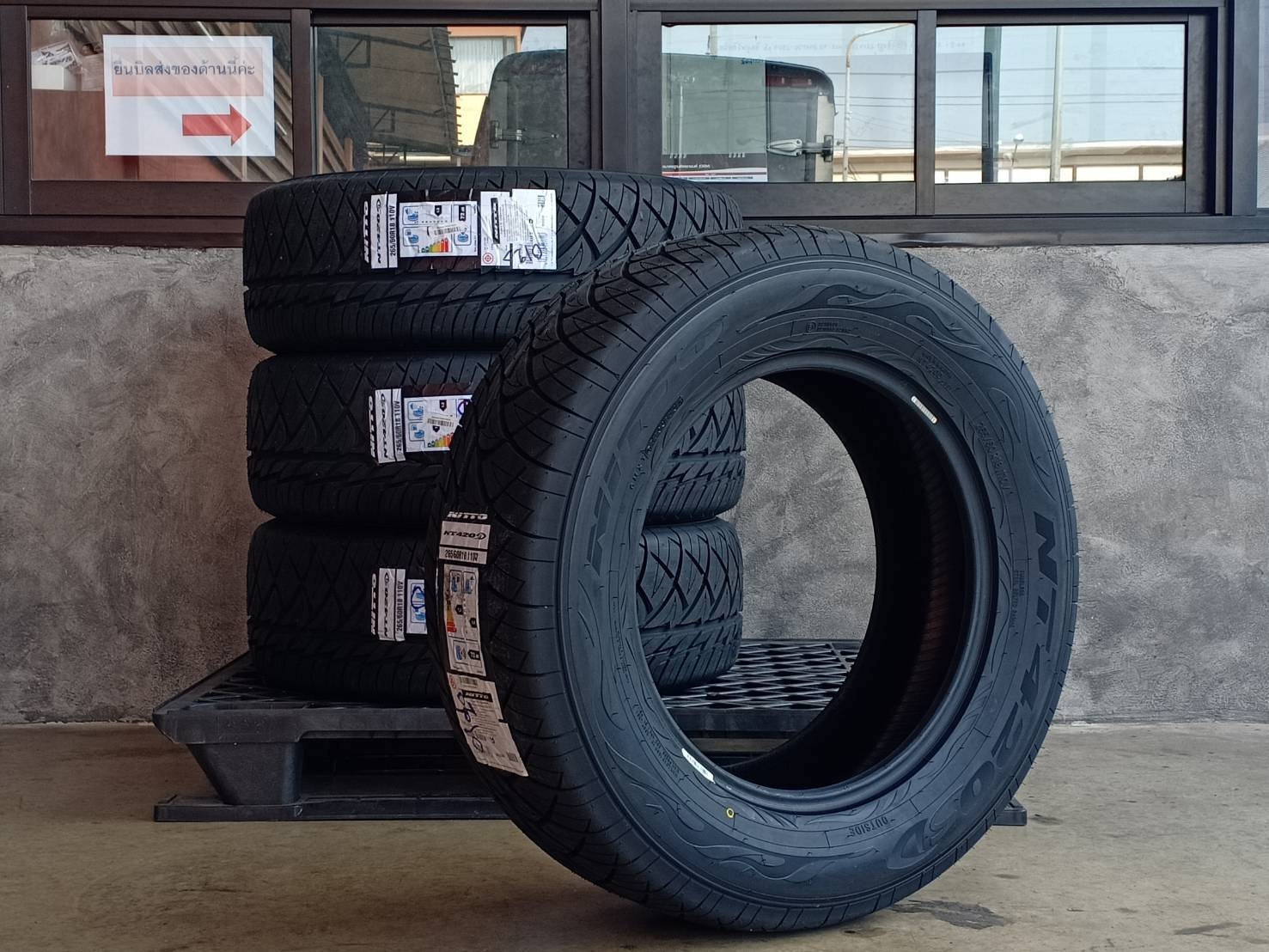 NITTO 265/60R18 NT420SD 110V MADE IN MALAYSIA