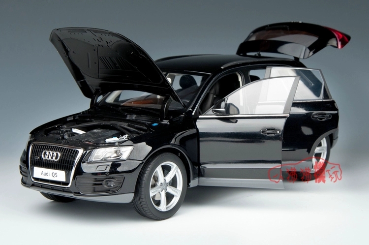โมเดลรถเหล็ก โมเดลรถยนต์ Audi Q5 4