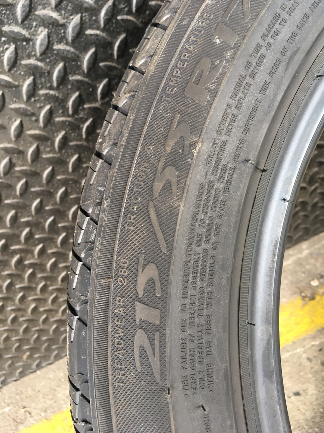 MICHELIN PRIMACY LC 215-55-17 เส้น 3900 ปี 17 ปกติ6000