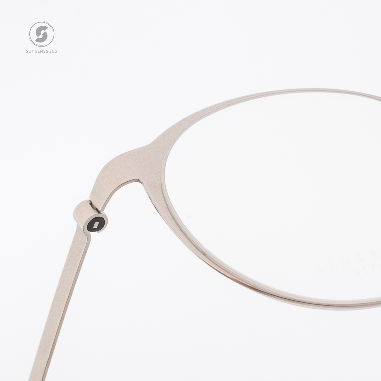 แว่นสายตา Lindberg Strip Titanium 030 13C87 9571 T215 P10