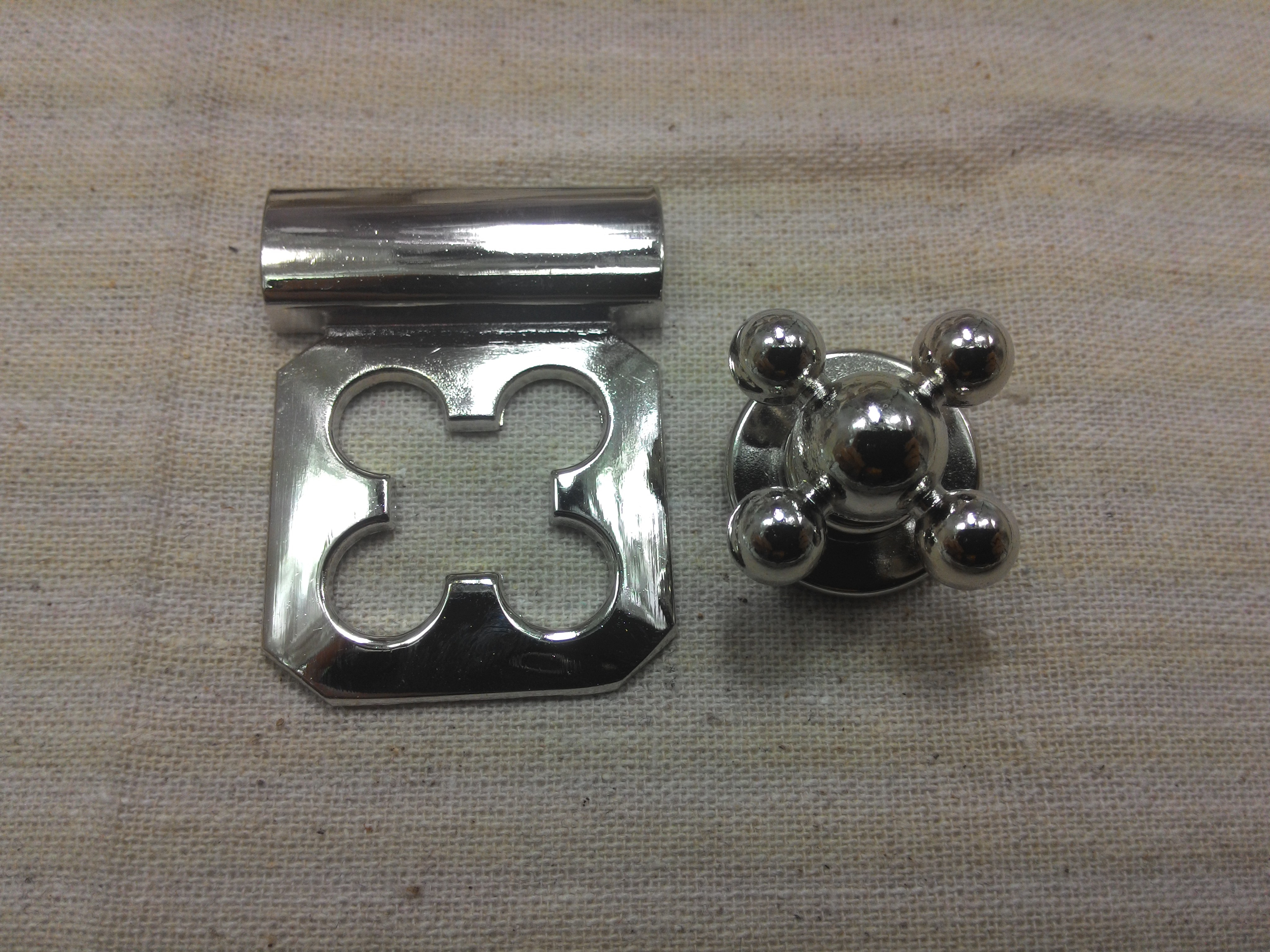 หน้ากระเป๋าลูกบิดใหญ่ เงิน