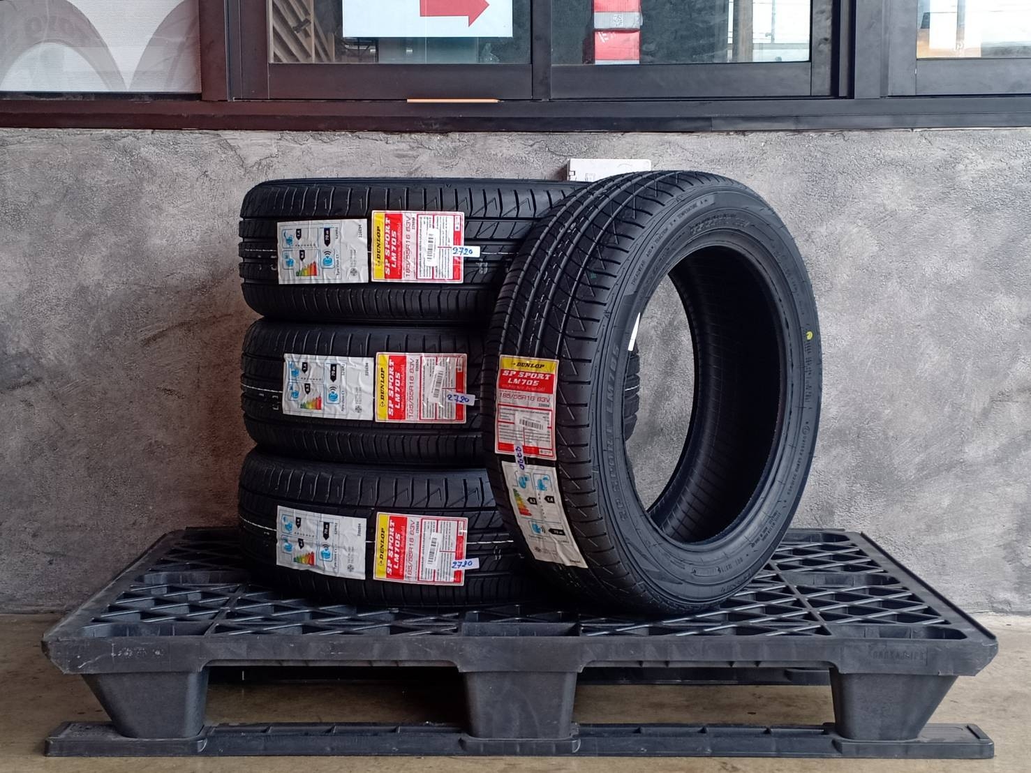 DUNLOP 185/55R16 SP SPORT LM705 83V MADE IN THAILAND