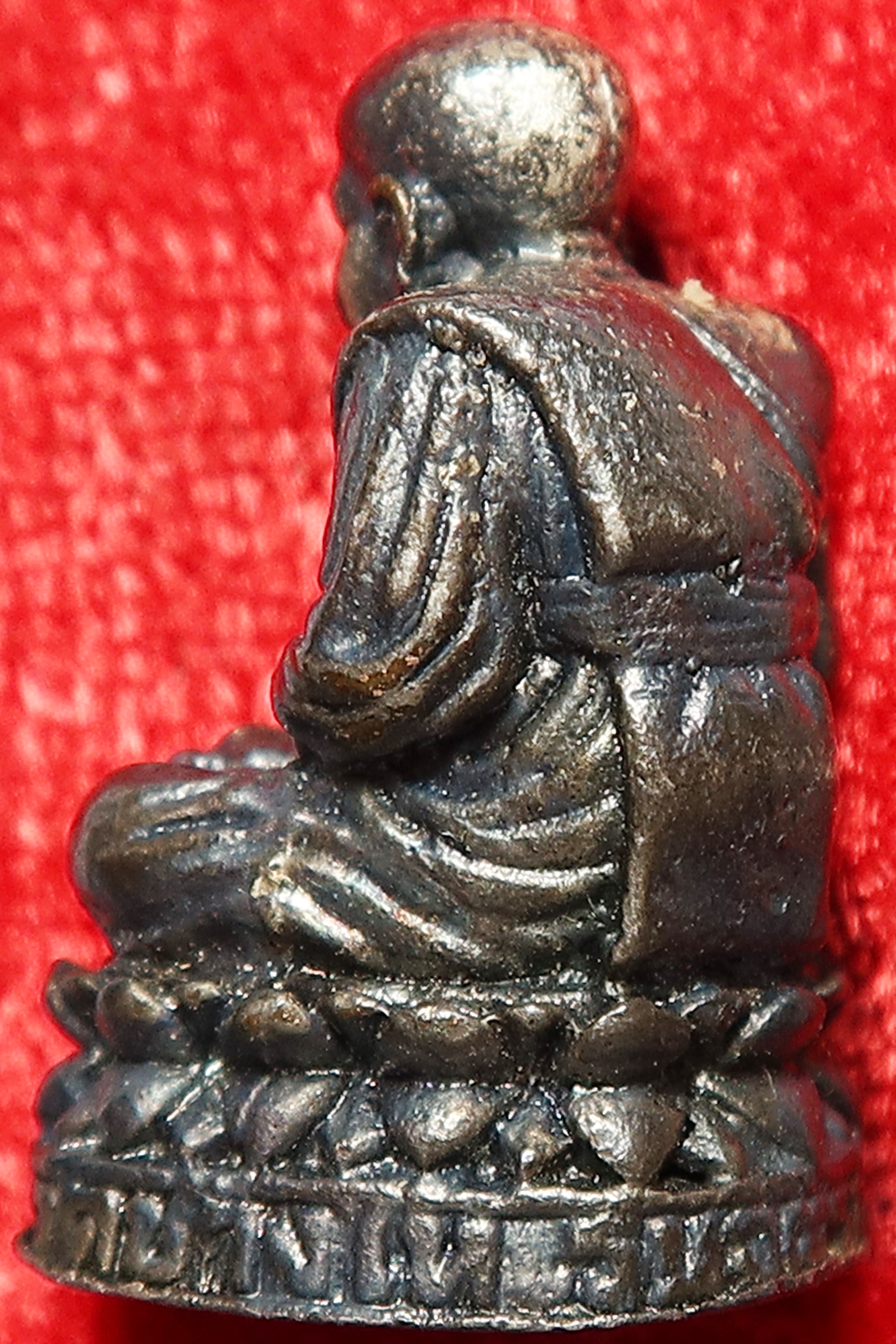 399 รูปหล่อ หลวงปู่ทวด วัดช้างให้ รุ่นจตุรภัทร เนื้อเงิน ตอกโค๊ต ปี 2544