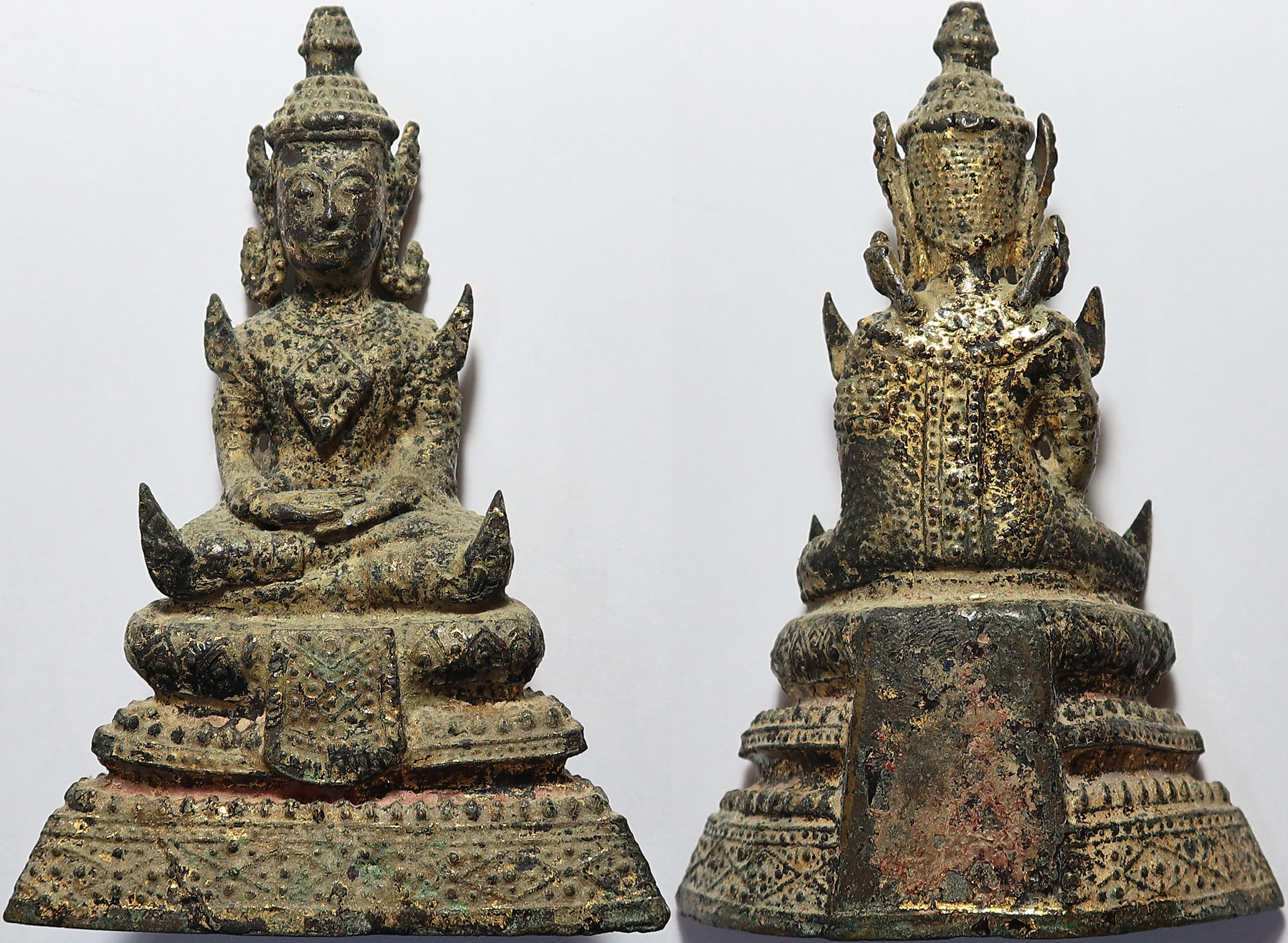 3667 พระบูชา สมัยรัตนโกสินทร์ เนื้อทองเหลือง อุดดินไทย หน้าตัก 1.8 นิ้ว ฐานกว้าง 3 นิ้ว สูง 4.4 นิ้ว