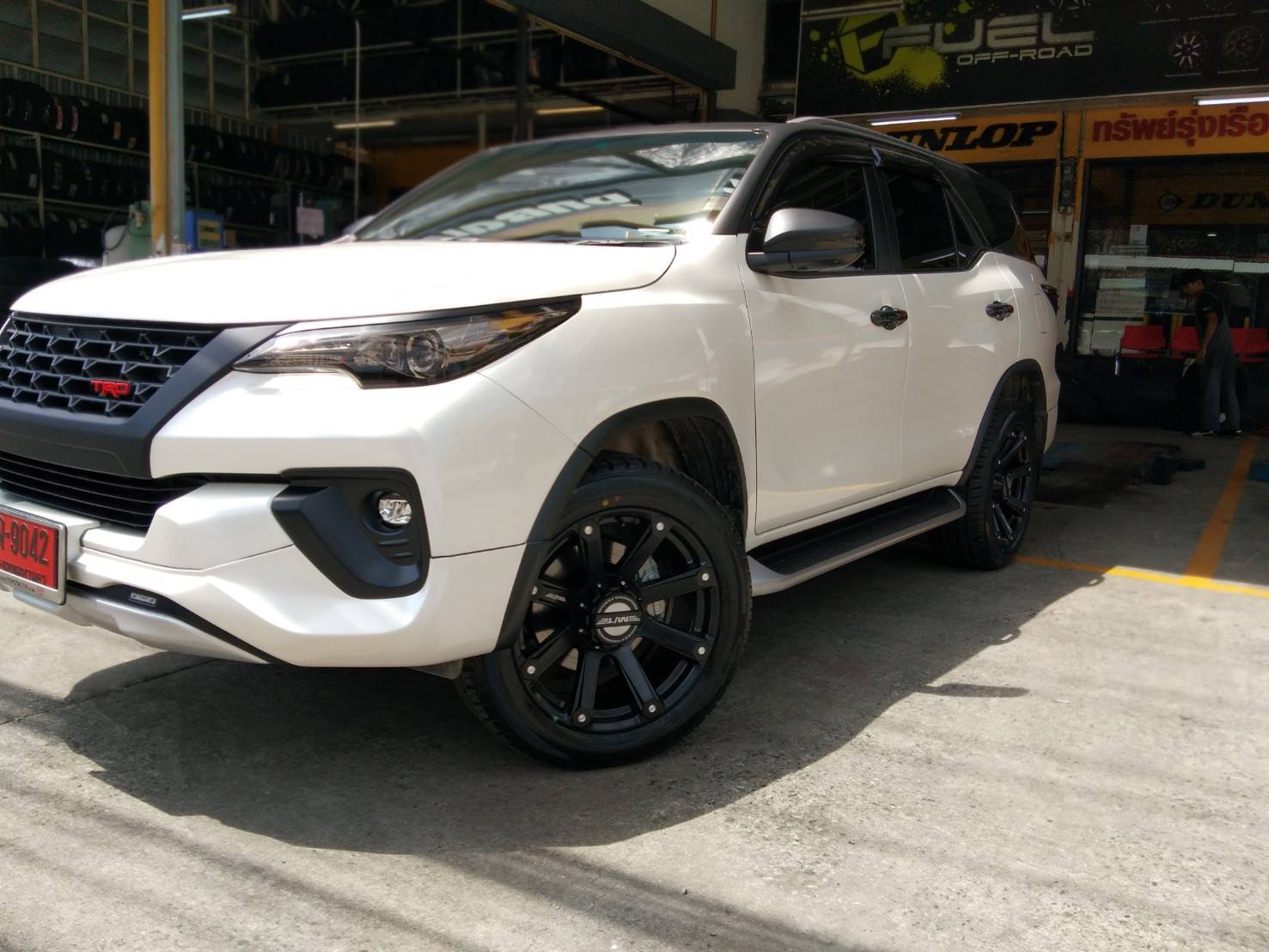 ล้อแท้ MICKEY THOMPSON ROUSH ขอบ20