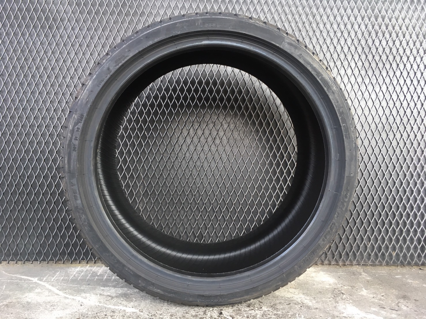 PIRELLI DRAGON SPORT 245/35-20 เส้น 5500 ปี18 ปกติ 9000