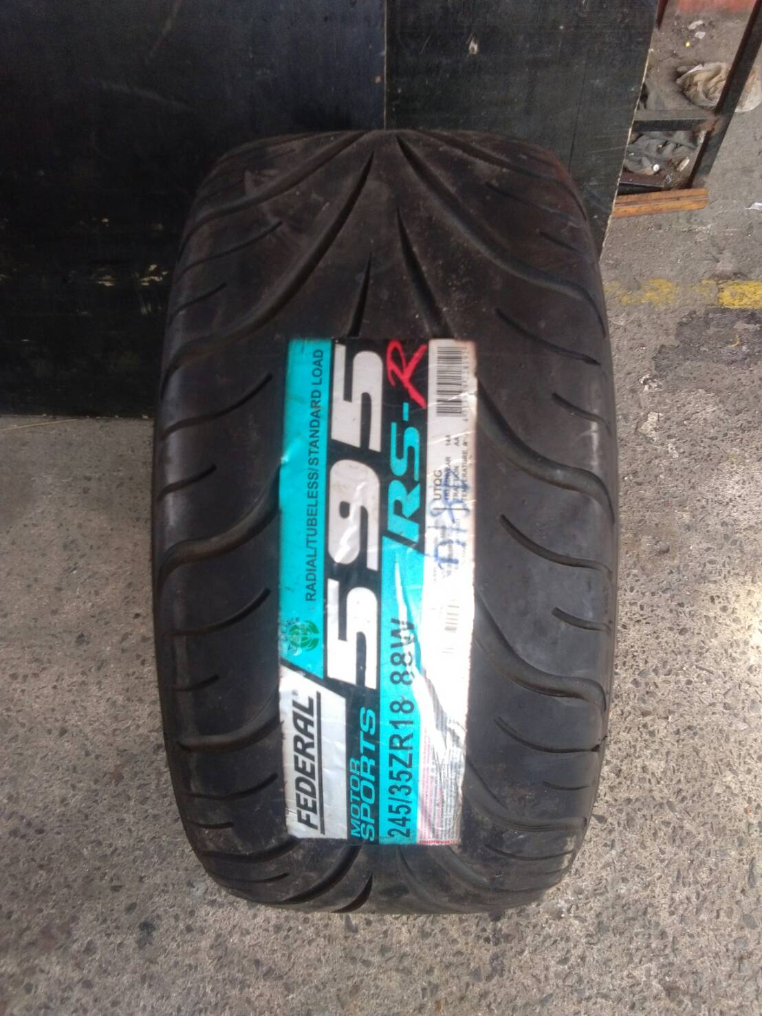 FEDERAL 595 RS-R 285/30-18 เส้นละ 3500 บาท ปี 14