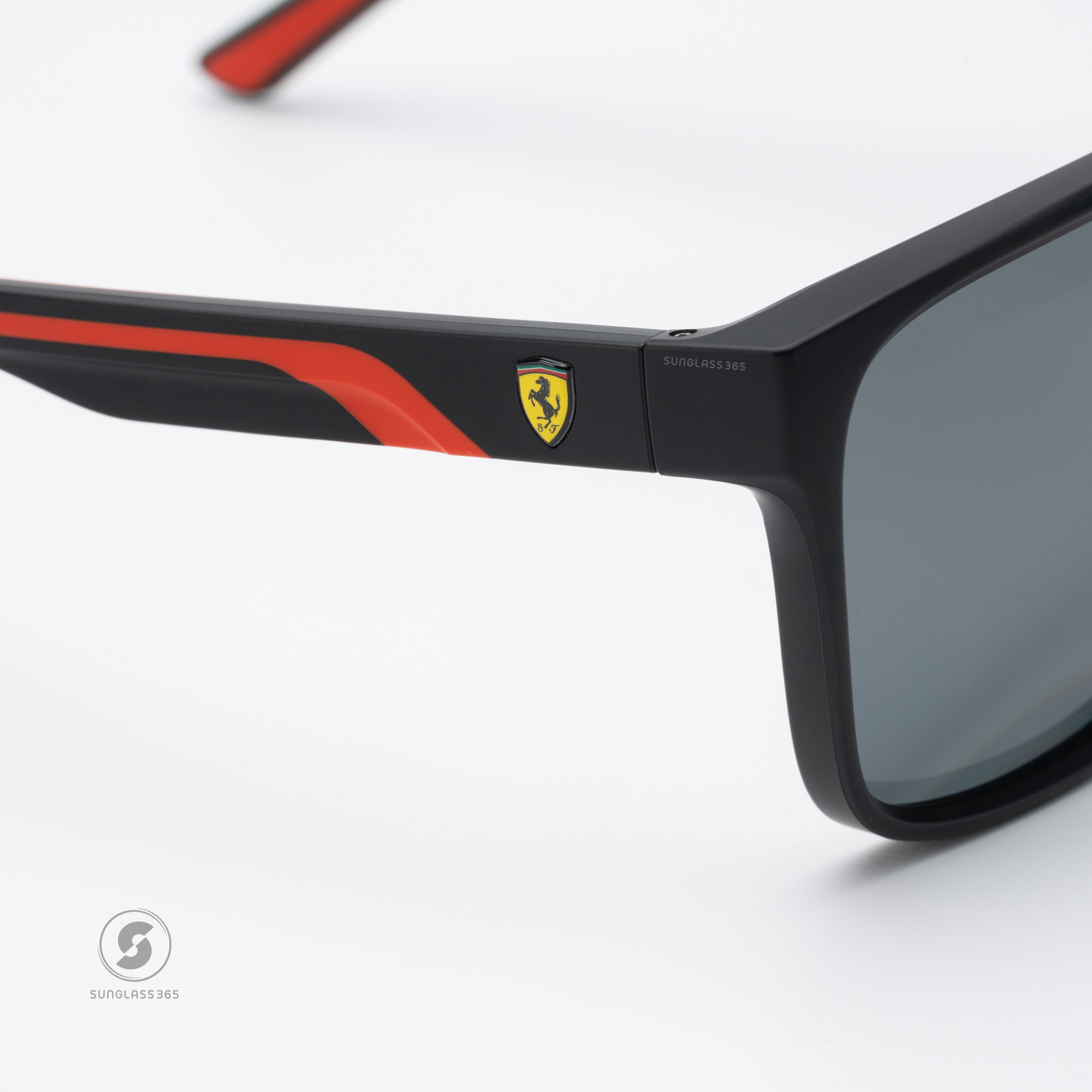 แว่นกันแดด Scuderia Ferrari FZ6002U 504/81