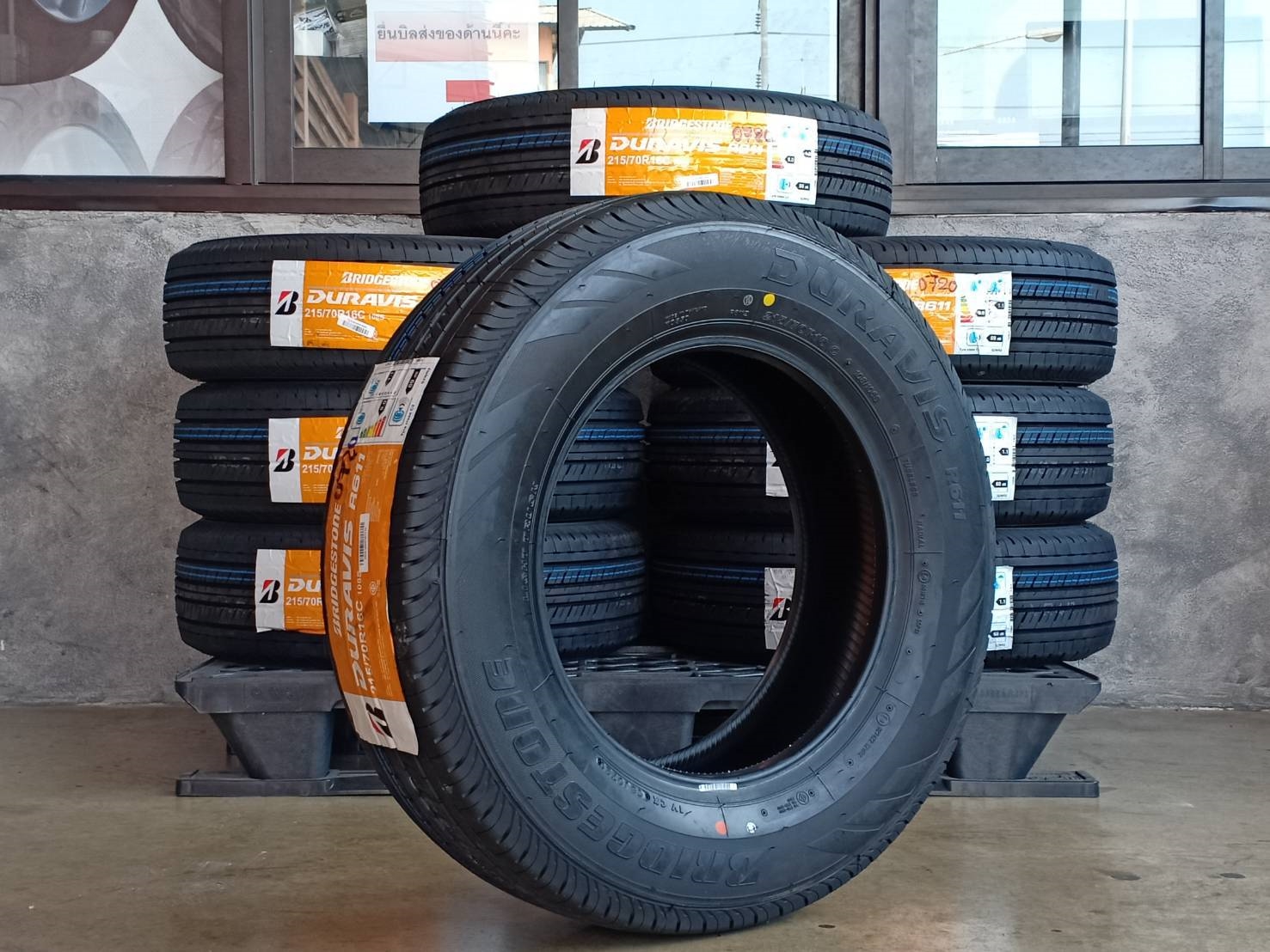 ยางใหม่ BRIDGESTONE R611 215/70-16 ลดราคา