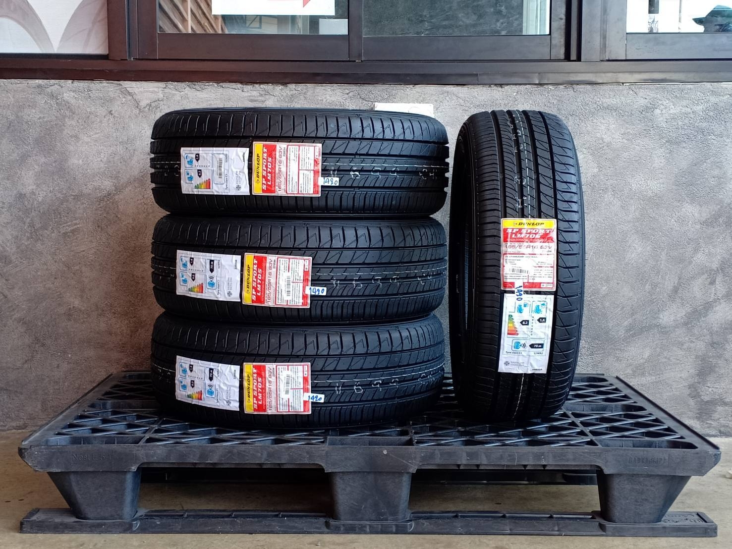 DUNLOP 185/55R16 SP SPORT LM705 83V MADE IN THAILAND