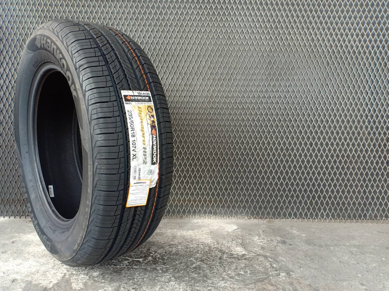 HANKOOK DYNAPRO HP2 (RA33) 235/60-17 เส้น 3500 ปี19 ปกติ 4500