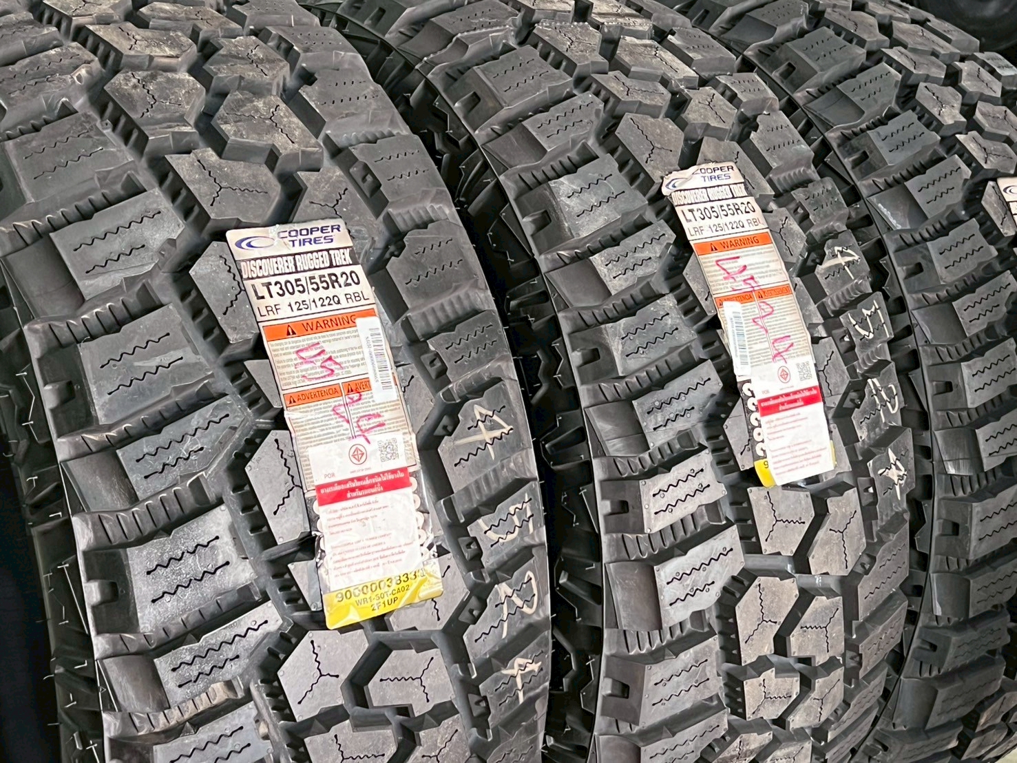 COOPER DISCOVERER RUGGED TREK ปี24 305/55R20 ราคาสุดพิเศษ