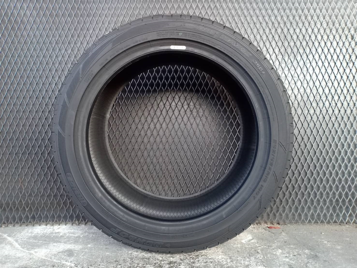 DUNLOP SPMAXX050+ 245/45-18 เส้น 4500 ปกติ 8500