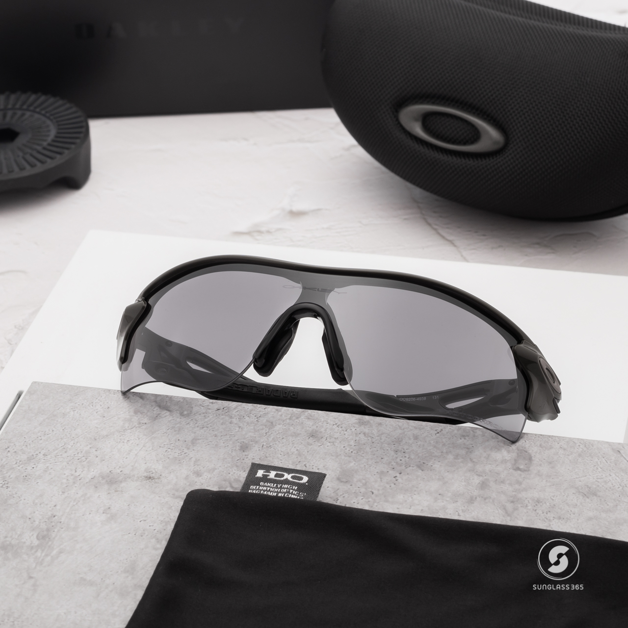 Oakley OO9206-49 RADARLOCK PATH PRIZM Clear Black Photochromic