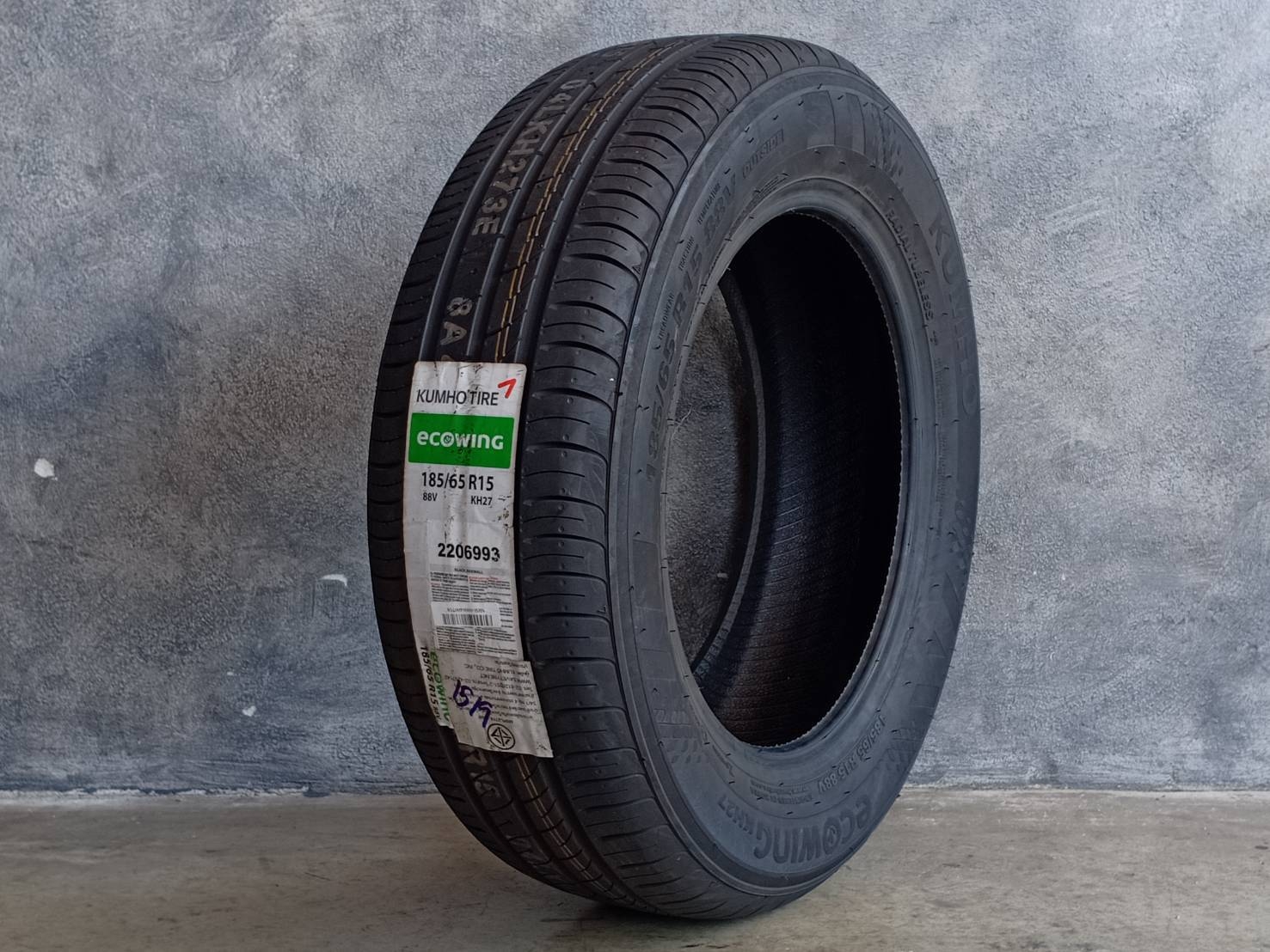 KUMHO 185/65R15 ECOWING KH27 88V MADE IN VIETNAM