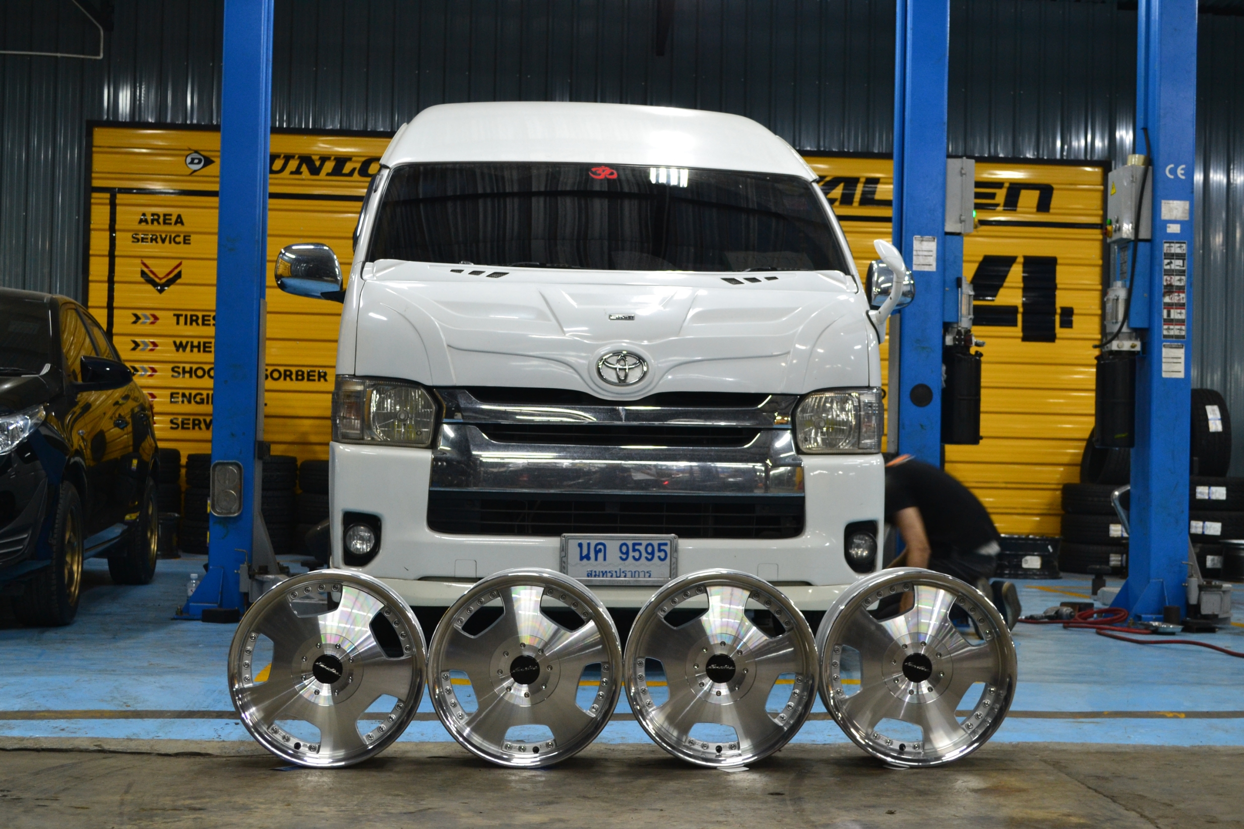 ล้อใหม่ สำหรับรถตู้ VIP ลาย EUROLINE