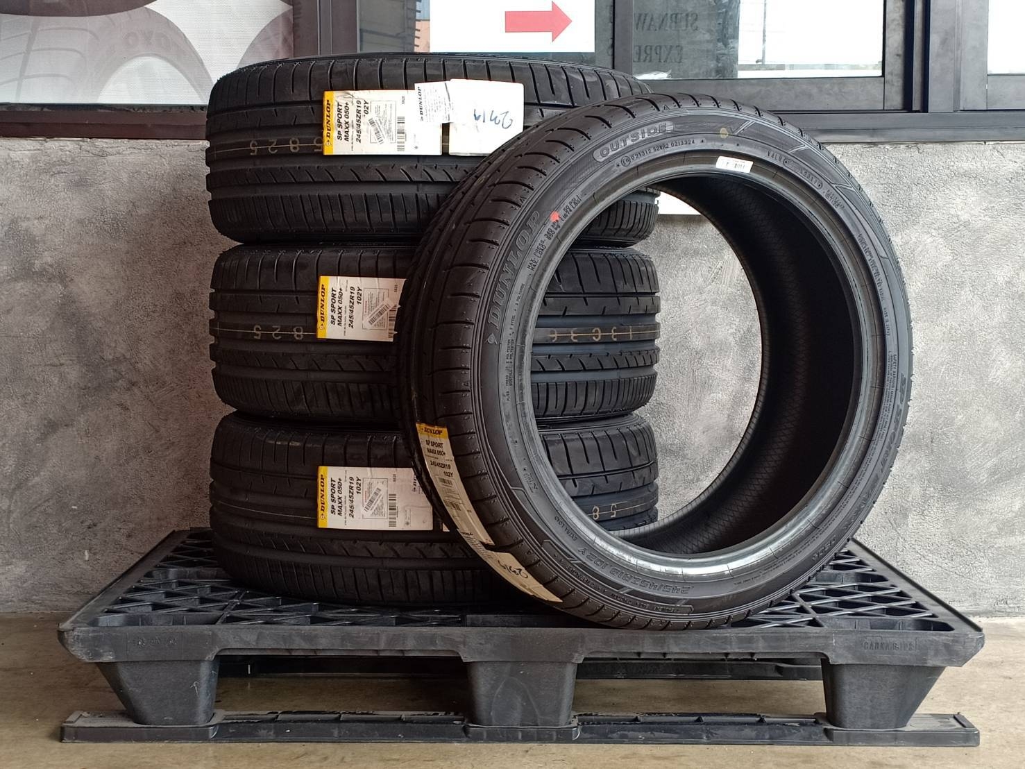 DUNLOP SP SPORTMAXX050 PLUS 245/45ZR19 102Y JAPAN