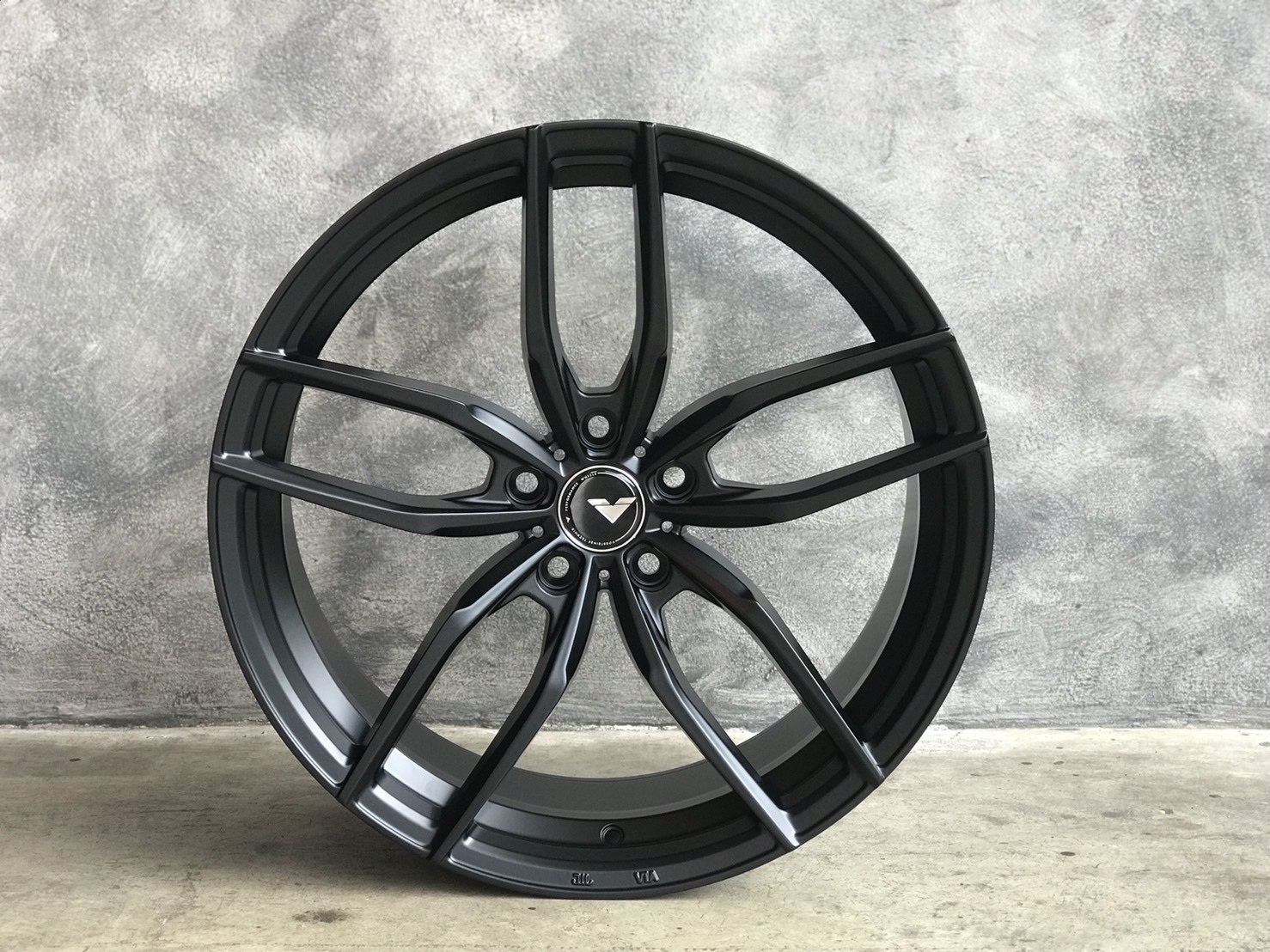 AOW15 FLOWFORMING 20x8.5/9.5 5x114.3/5X112 ET+40/42
