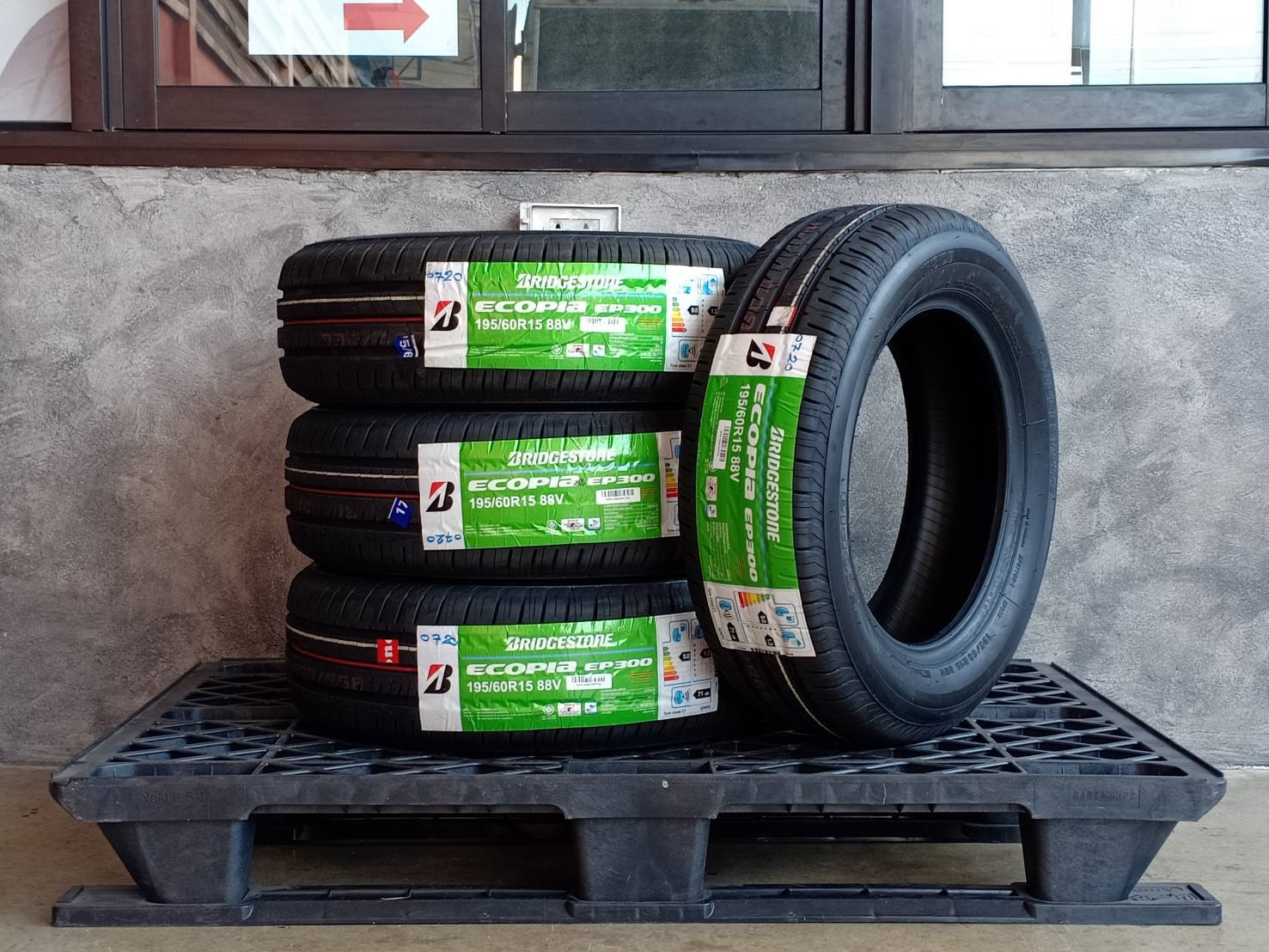 BRIDGESTONE 195/60R15 ECOPIA EP300 88V MADE IN THAILAND