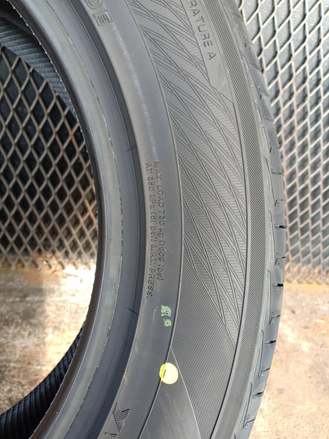 YOKOHAMA V552 225/55-17 ปี19 ราคาส่ง