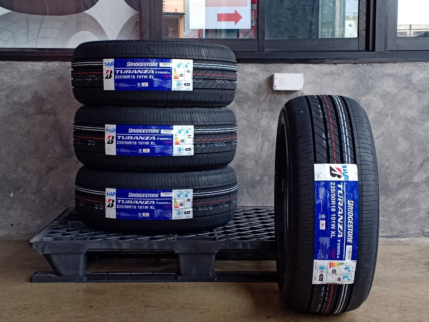 BRIDGESTONE 235/50R18 TURANZA T005A