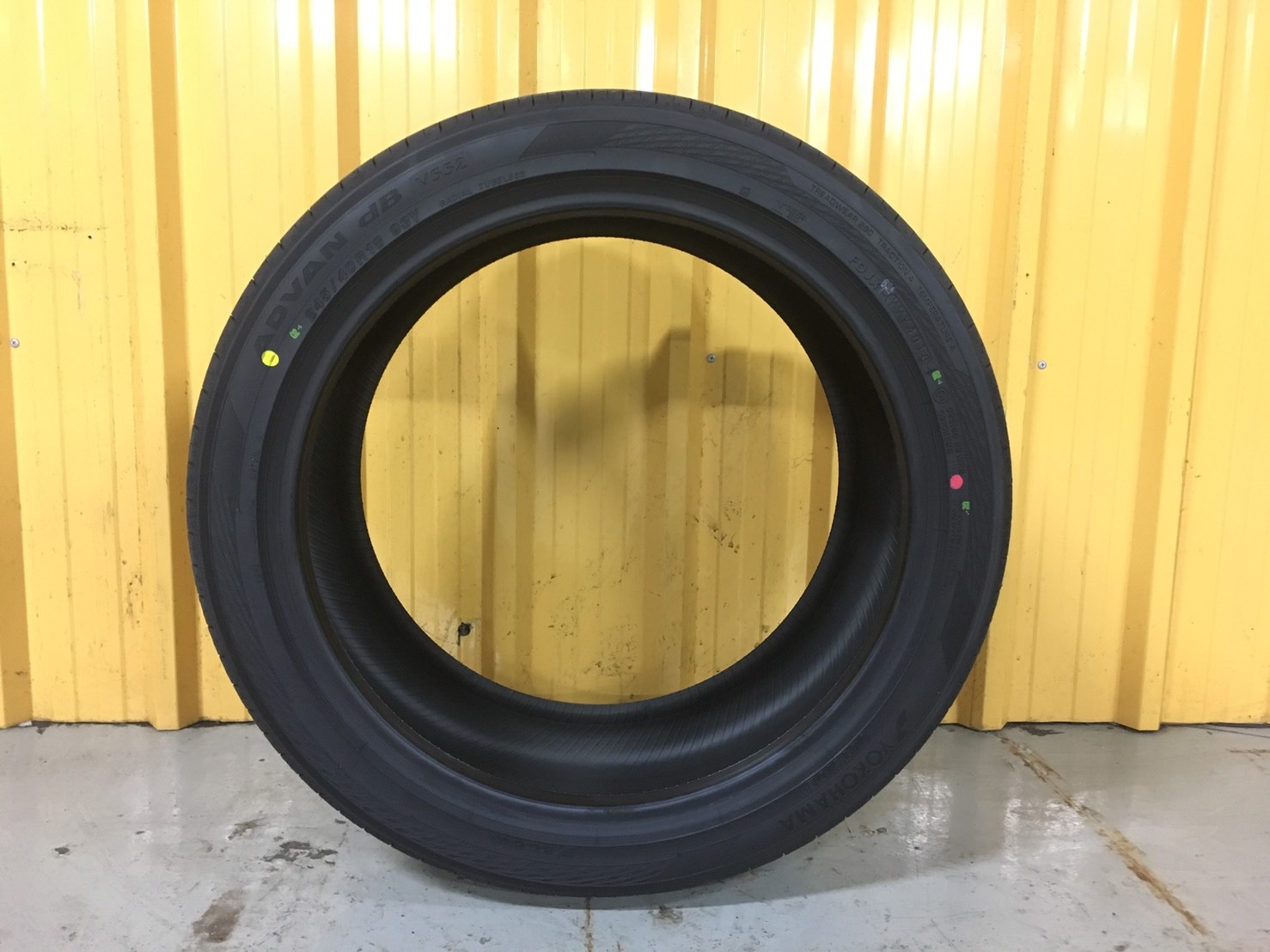 YOKOHAMA ADVAN DB V552 245/40-18 เส้น 7500 ปกติ 8500 ปี18
