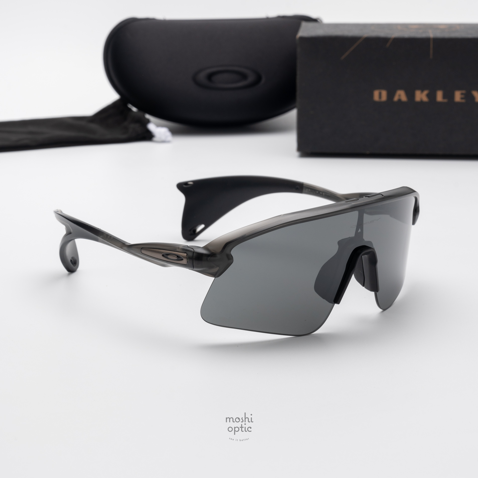 OAKLEY STUNT DEVIL OO9517-01 Grey Smoke Prizm Black