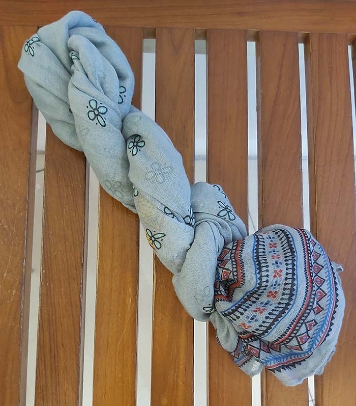 *ยาว70นิ้ว กว้าง33นิ้ว*ผ้าพันคอcottonเนื้อนุ่มพิมพ์ลายสวยมากๆค่ะ กันหนาว กันลม ใช้ในห้องแอร์ คุ้มมากๆค่ะ