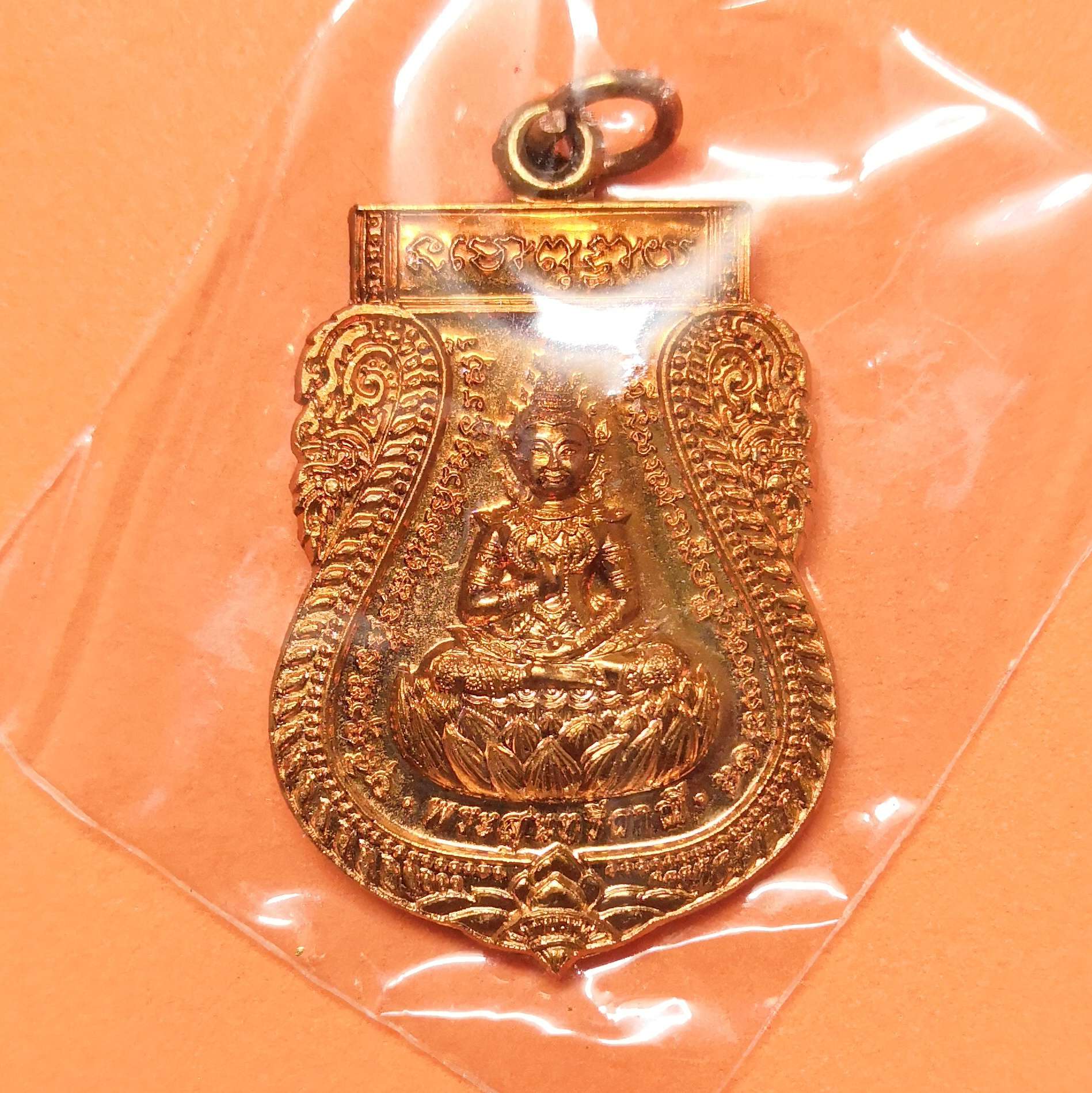 เหรียญ พระสุนทรีวาณี เจ้าคุณธงชัย วัดไตรมิตร ที่ระลึกฉลองพิธีสมโภชหิรัญบัฏ พระพรหมมังคลาจารย์ (เจ้าคุณธงชัย) ปี 2557 เนื้อทองแดง สูง 3.1 เซน พร้อมกล่องเดิม