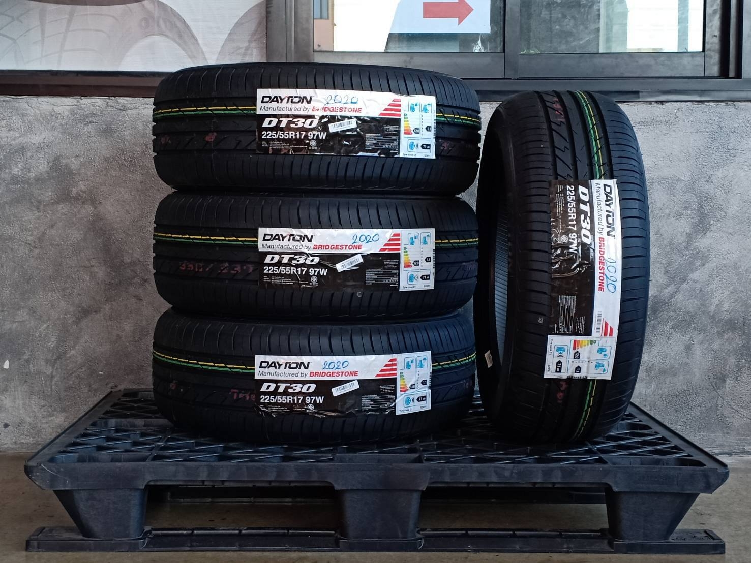 DAYTON 225/55R17 DT30 97W MADE IN THAILAND